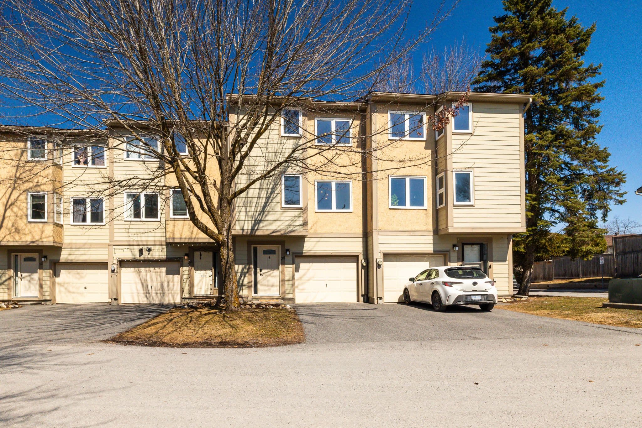 28 Peary Way 28, Kanata, ON K2L 1Z8