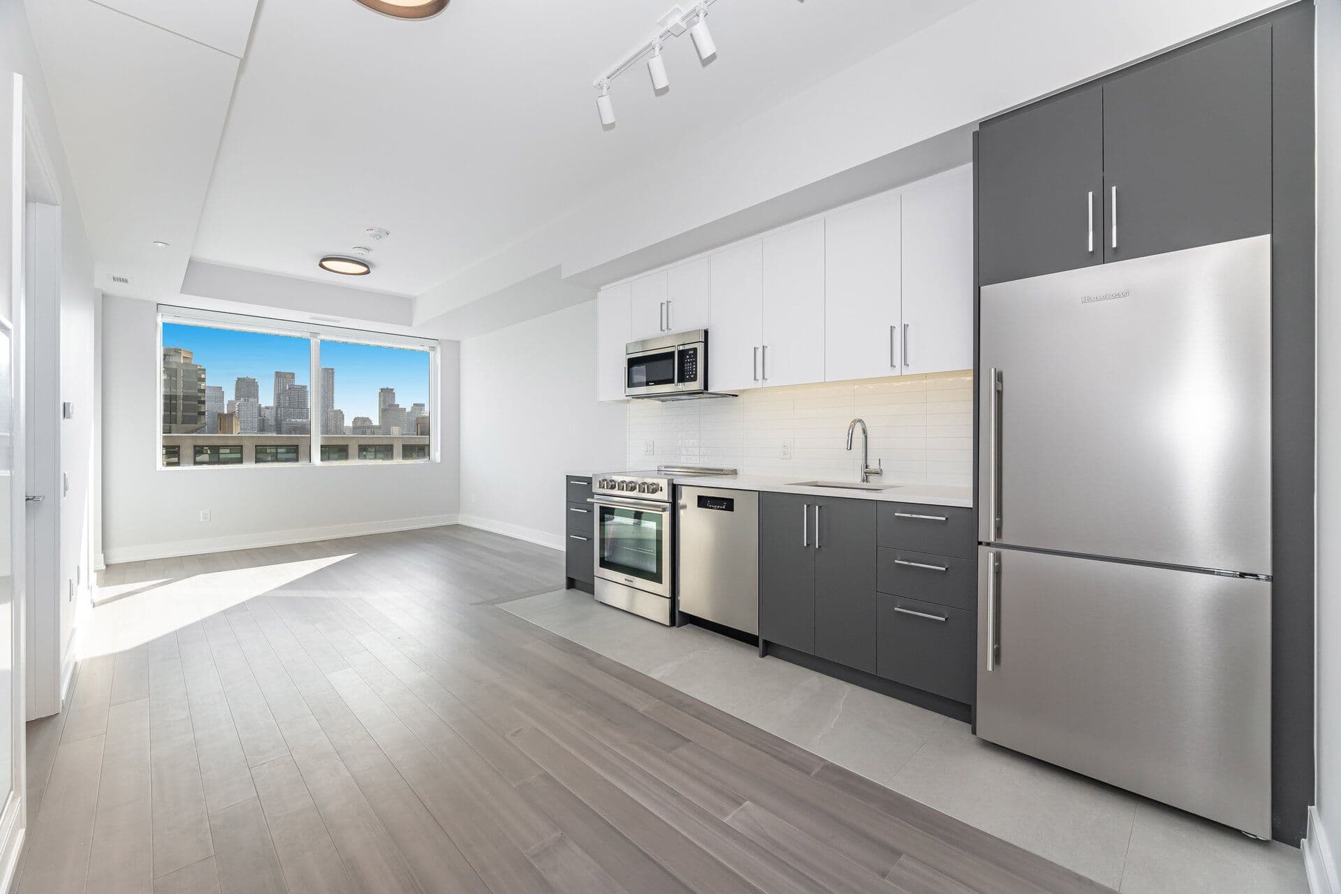 664 Spadina Avenue 807, Toronto C01, ON M5S 2H7