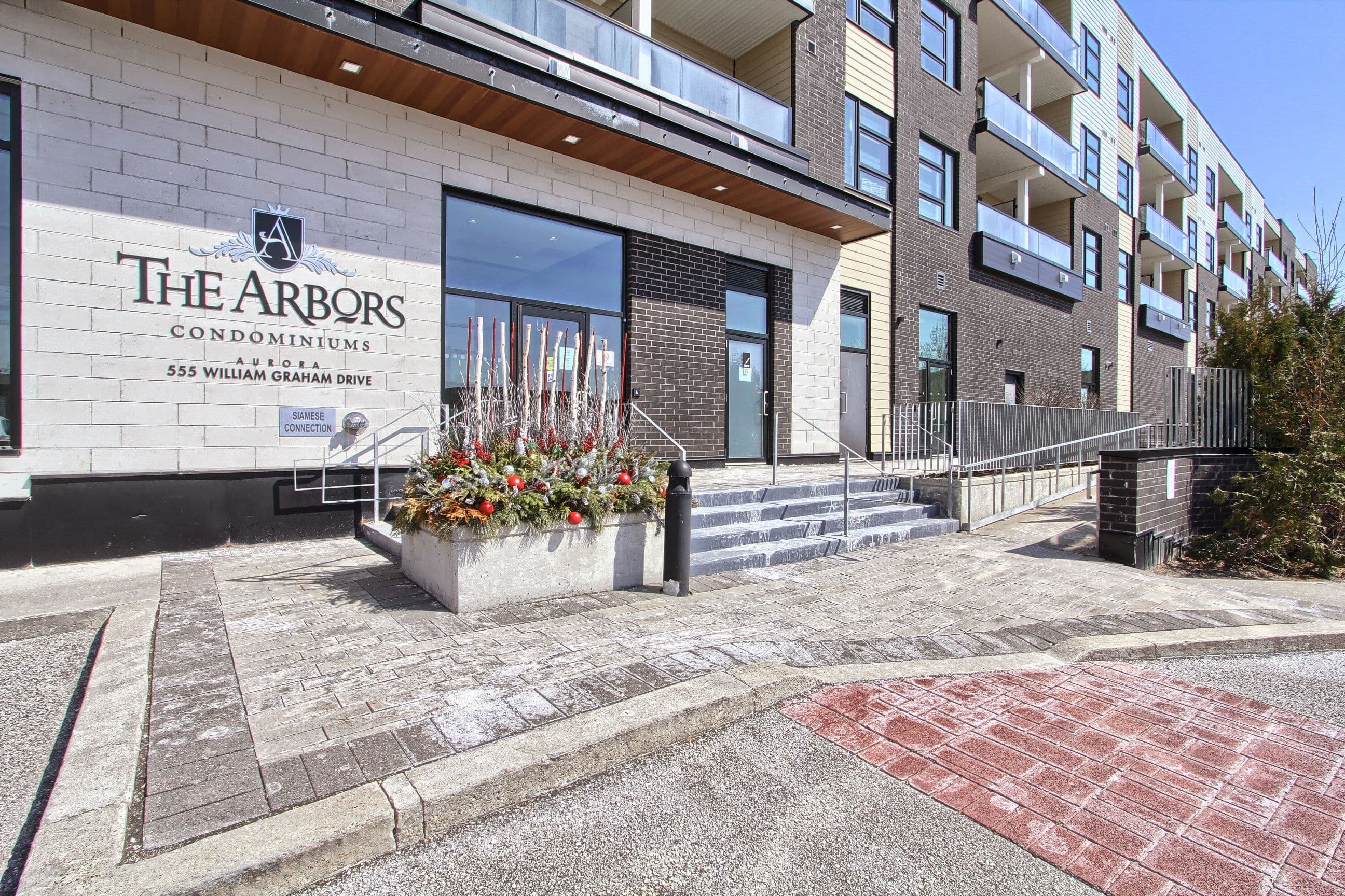 555 William Graham Drive 242, Aurora, ON L4G 7C4