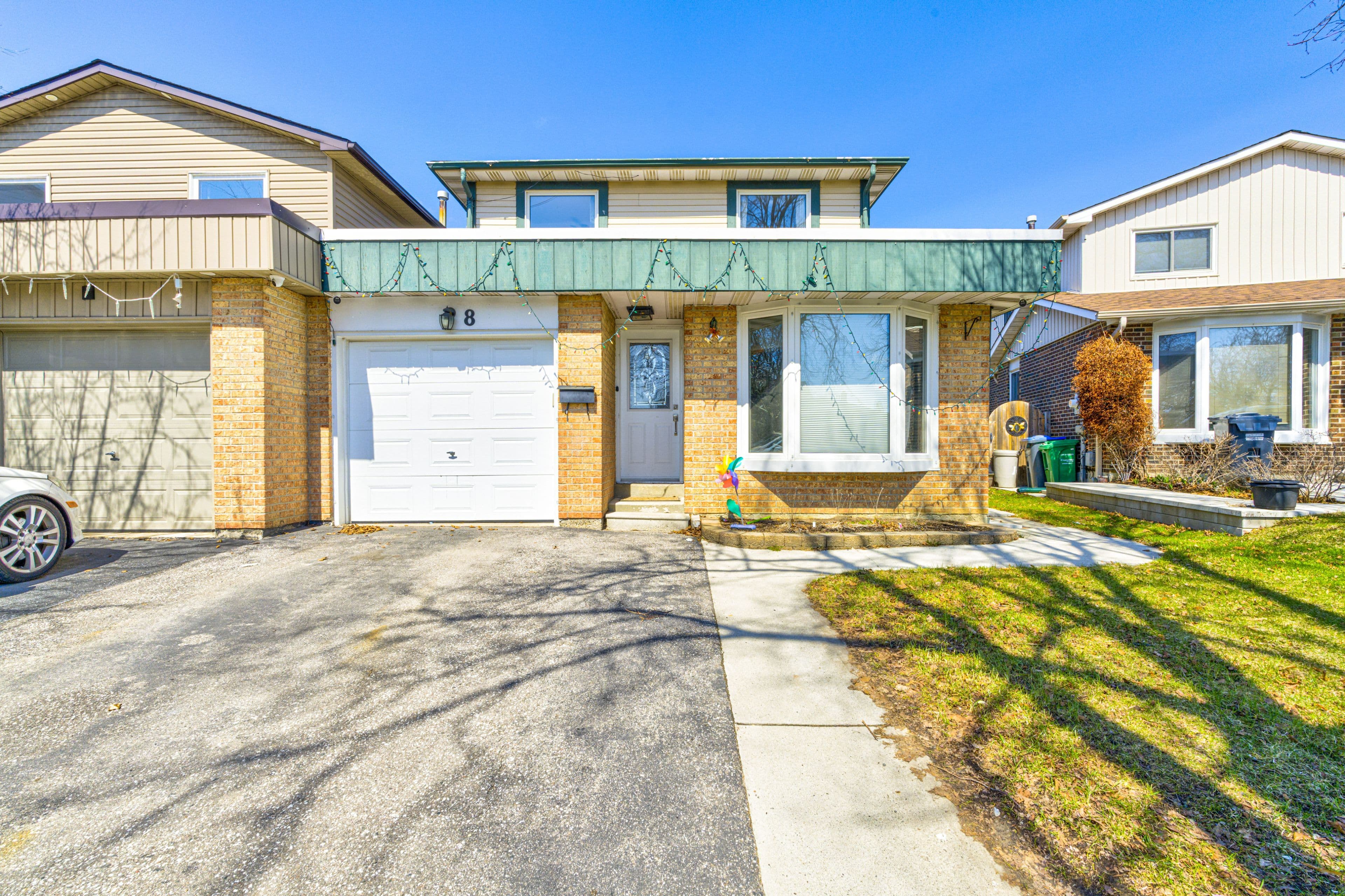 8 Joanne Court, Brampton, ON L6Y 2J8
