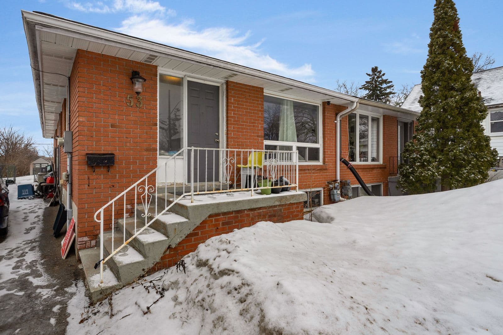 53 Sanford Street Upper, Barrie, ON L4N 3C3