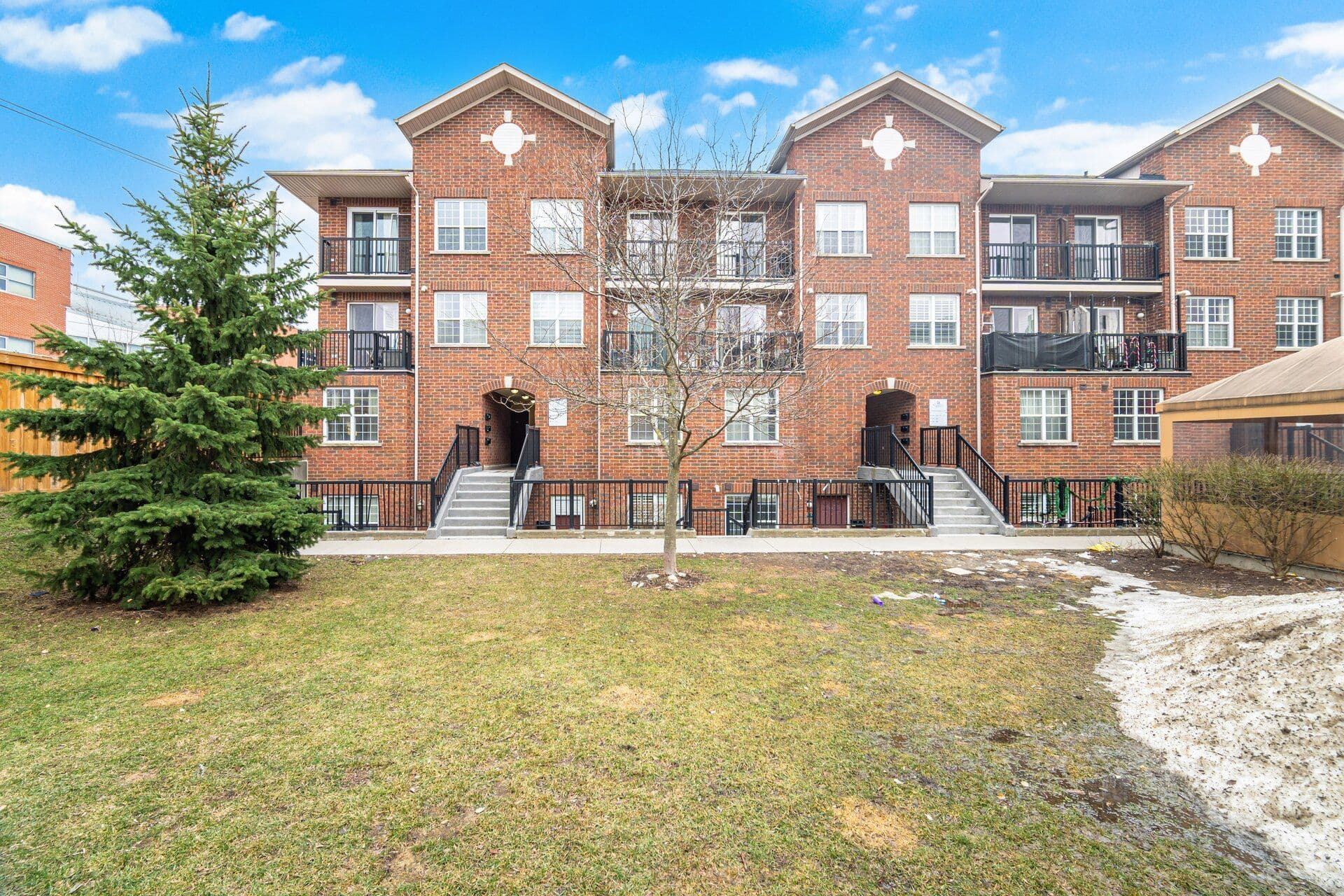 45 Strangford Lane 207, Toronto E04, ON M1L 0E5