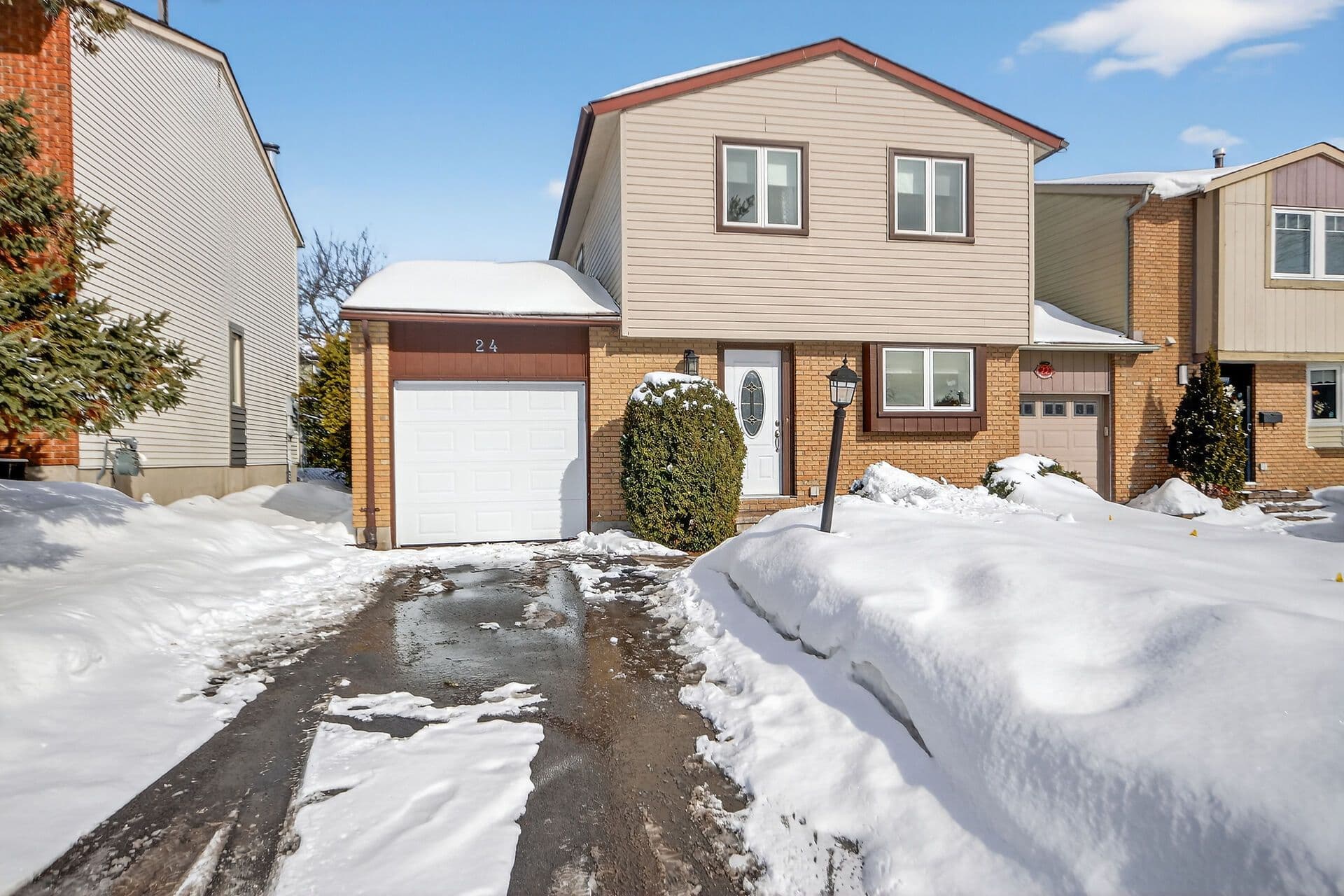 24 Whelan Drive, Barrhaven, ON K2J 2J9