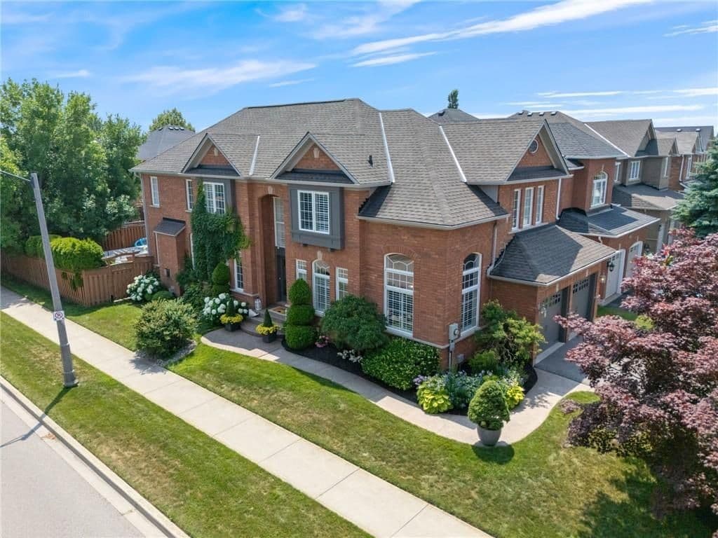 2454 Longridge Crescent, Oakville, ON L6H 6N8