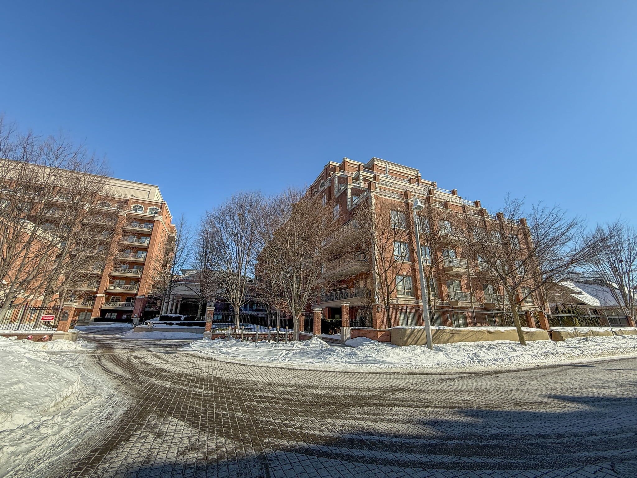 21 Burkebrook Place 331, Toronto C12, ON M4G 0A2