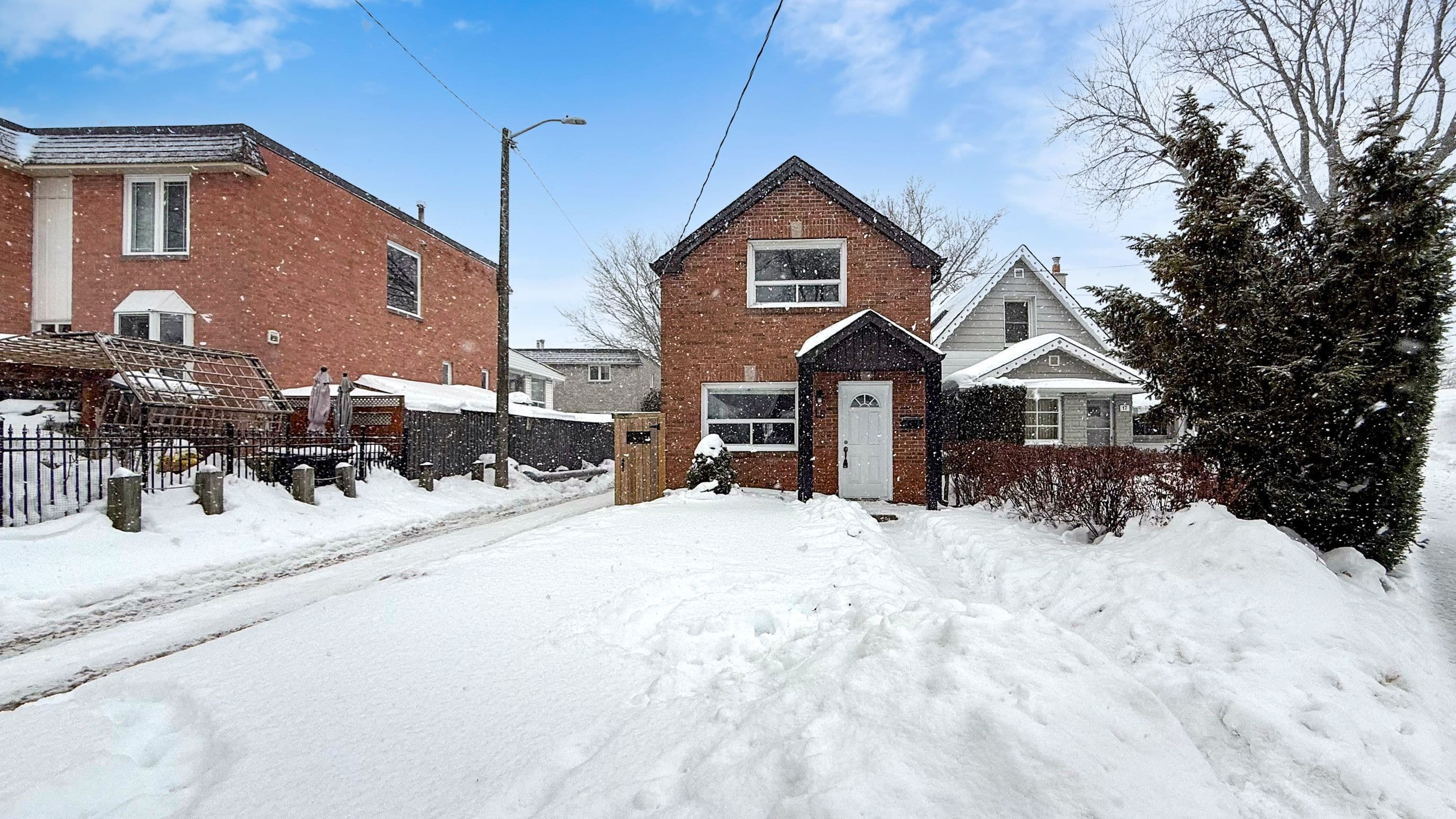 15 Eileen Avenue, Toronto W03, ON M6N 1V5
