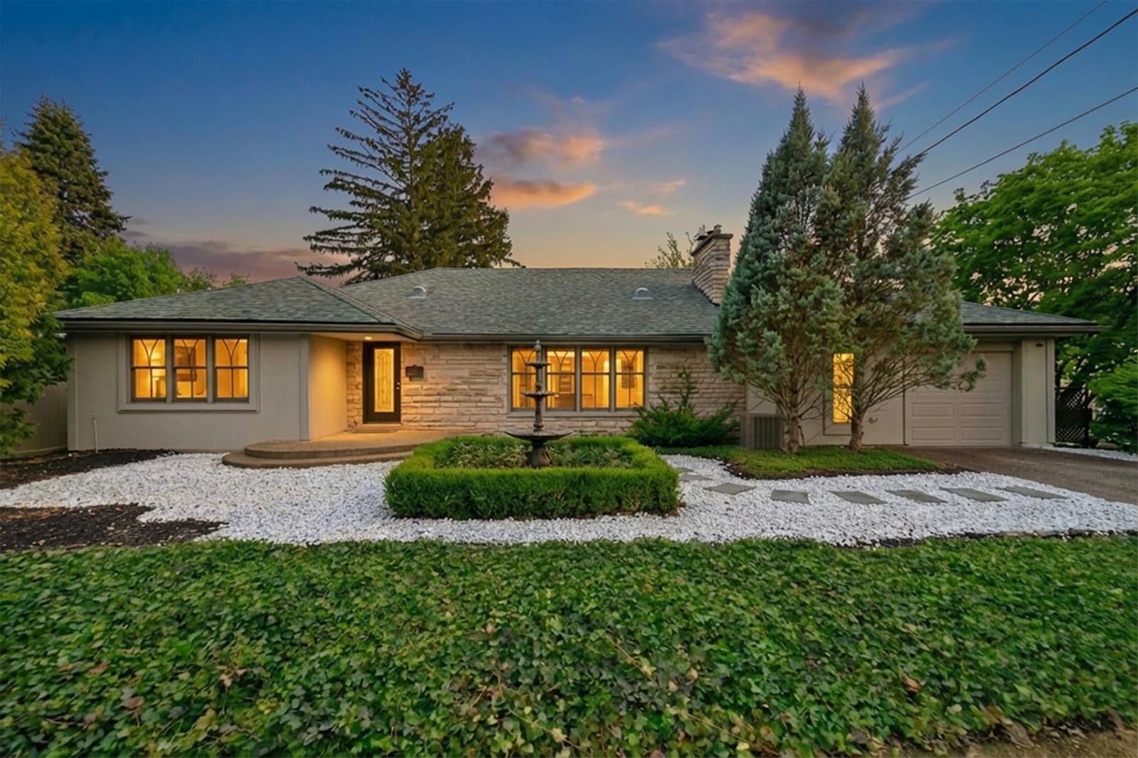 108 Lloyminn Avenue, Hamilton, ON L9G 1H6