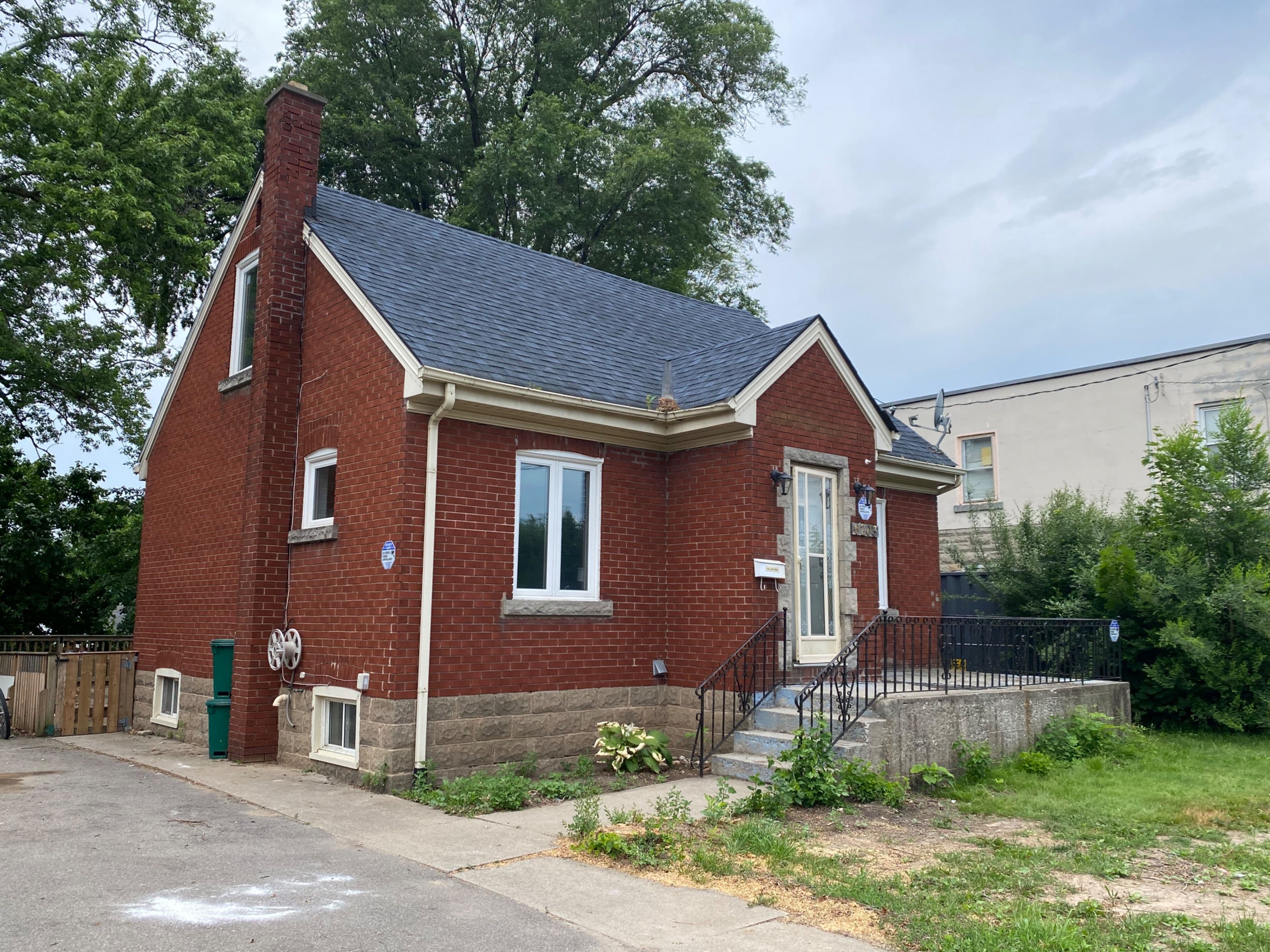 6203 Main Street, Niagara Falls, ON L2G 6A5