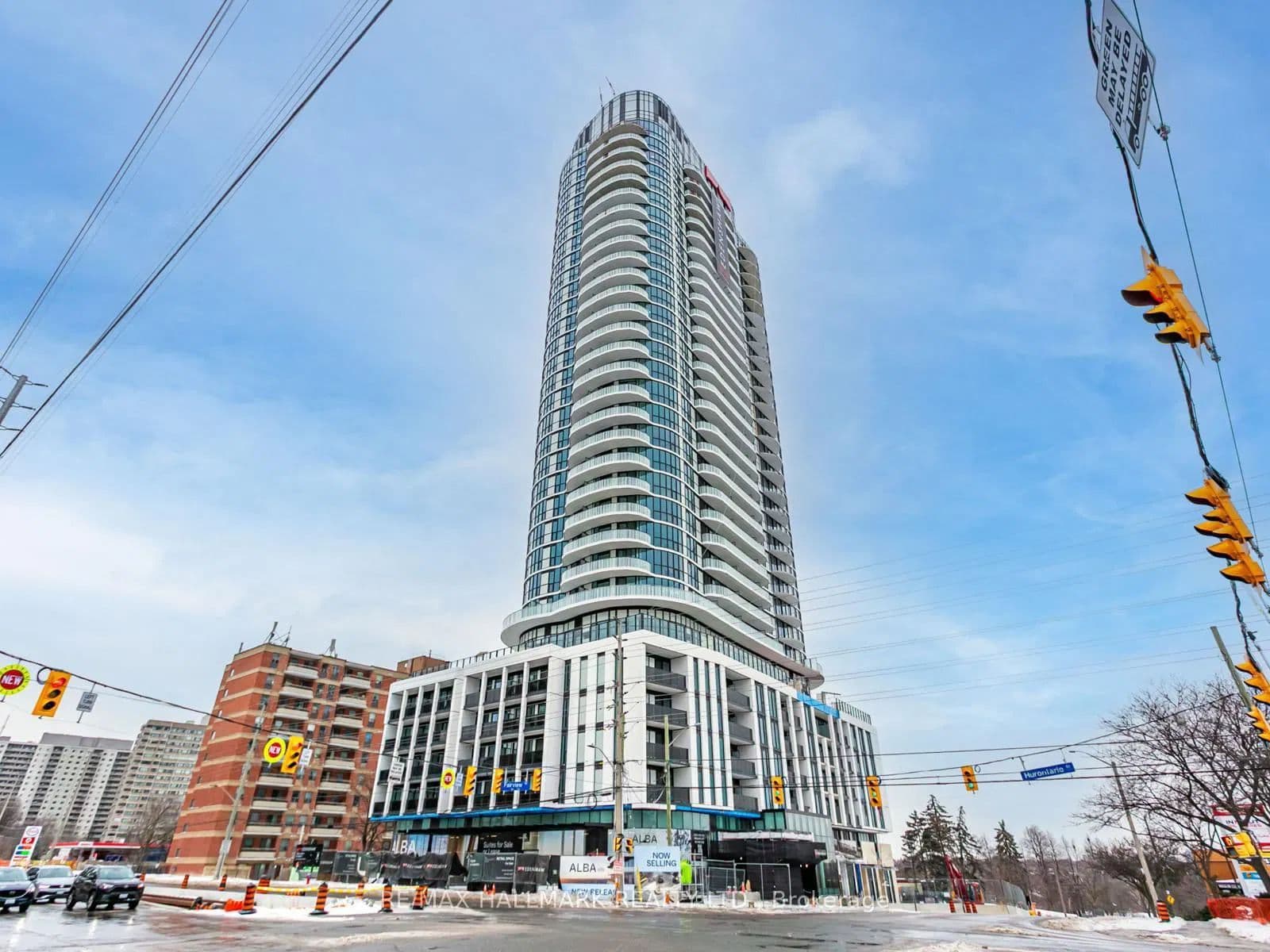 1 Fairview Road 416, Mississauga, ON L5A 4C6