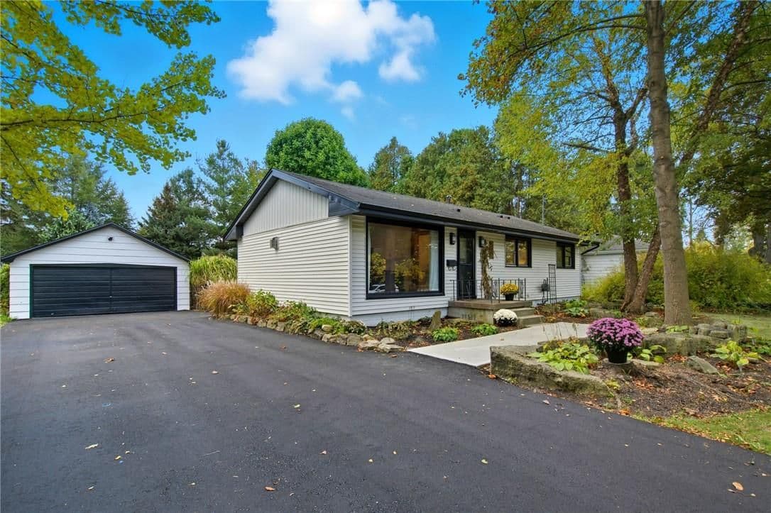 570 Westview Avenue, Hamilton, ON L9G 1N9