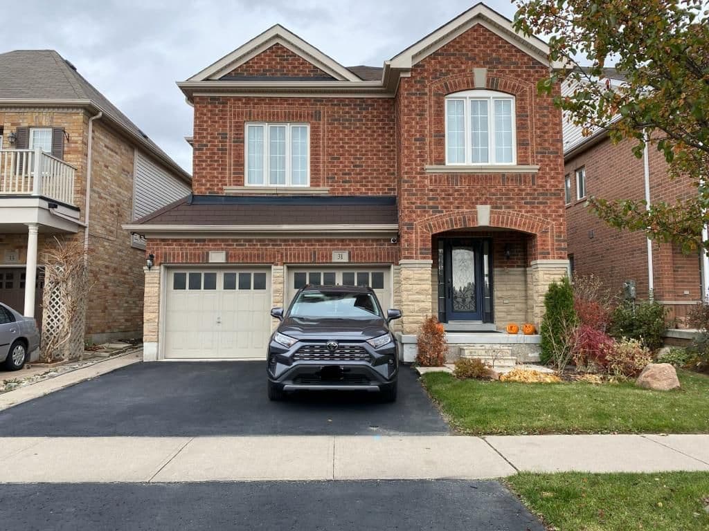 31 Middlecote Drive, Ajax, ON L1T 0A4