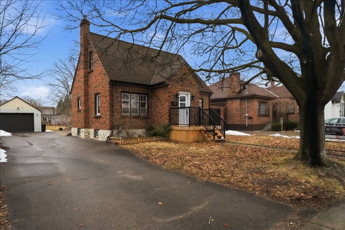 322 Dufferin Avenue, Belleville, ON K8N 3X7