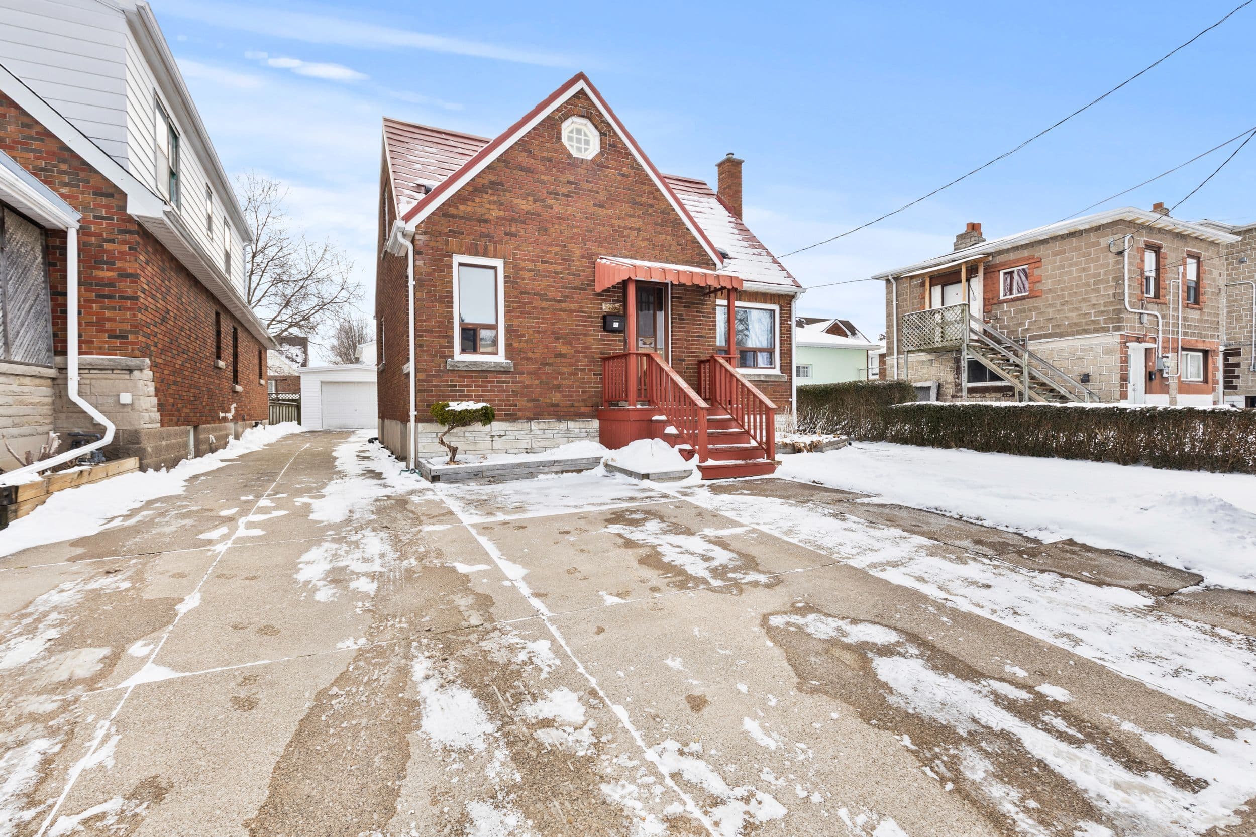 5692 North Street, Niagara Falls, ON L2G 1J5