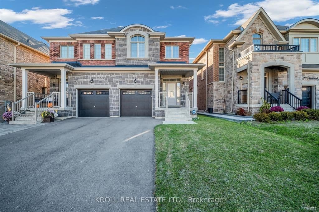 26 Frederick Taylor Way, East Gwillimbury, ON L0G 1M0