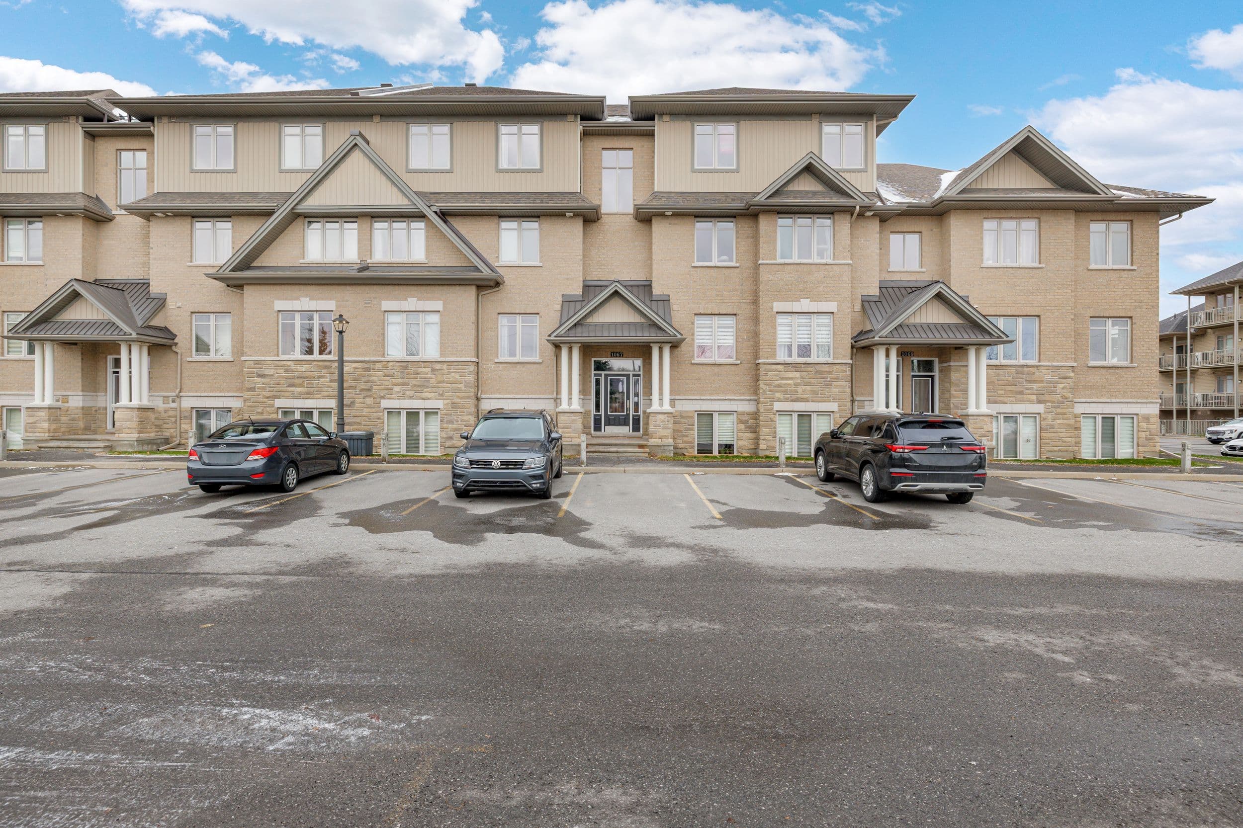 1067 Beryl Private # B, Blossom Park - Airport and Area, ON K1V 2M4