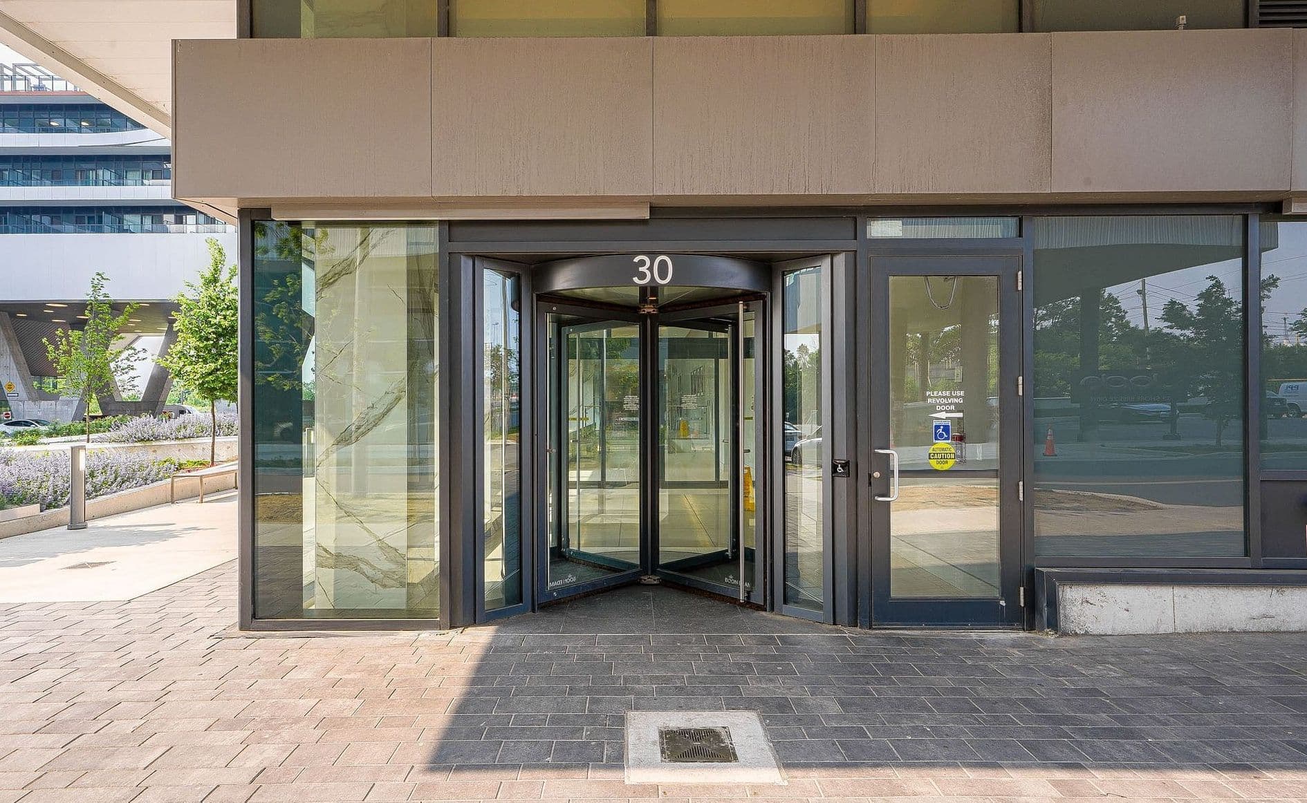 30 Shore Breeze Drive N 3913, Toronto W06, ON M8V 0J1