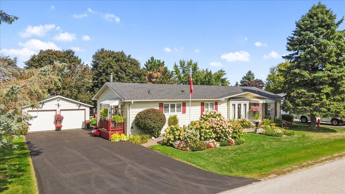 36 Juno Crescent, Georgina, ON L0E 1R0