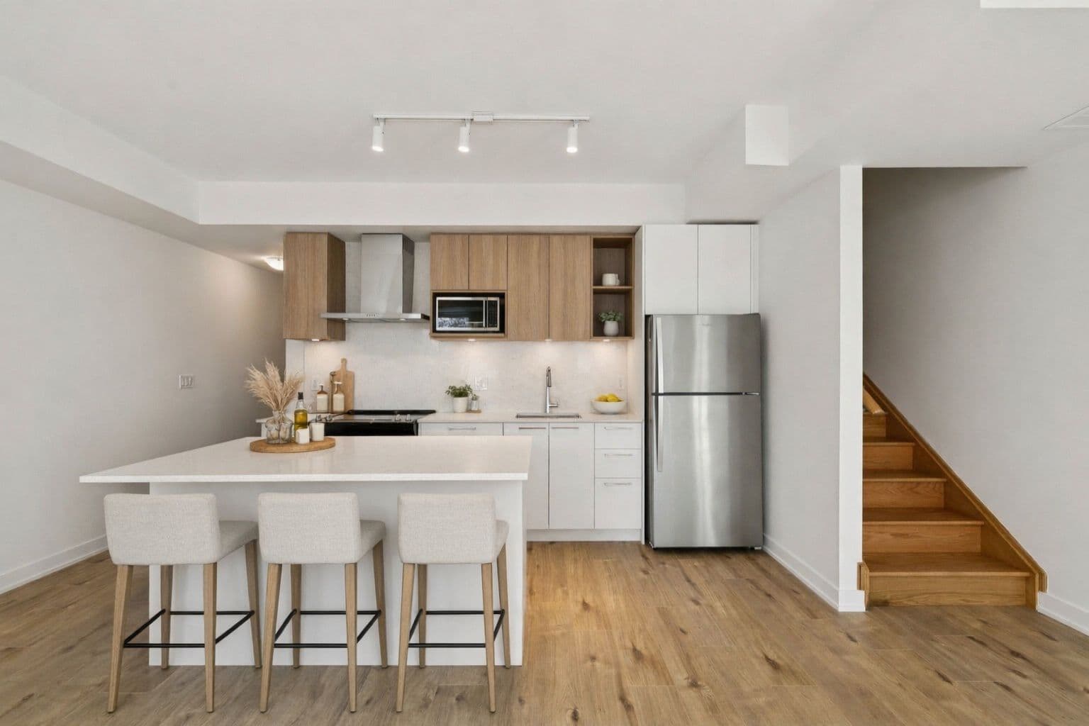 496 Plains Road E TH30 (unit# 9), Burlington, ON L7T 2E1