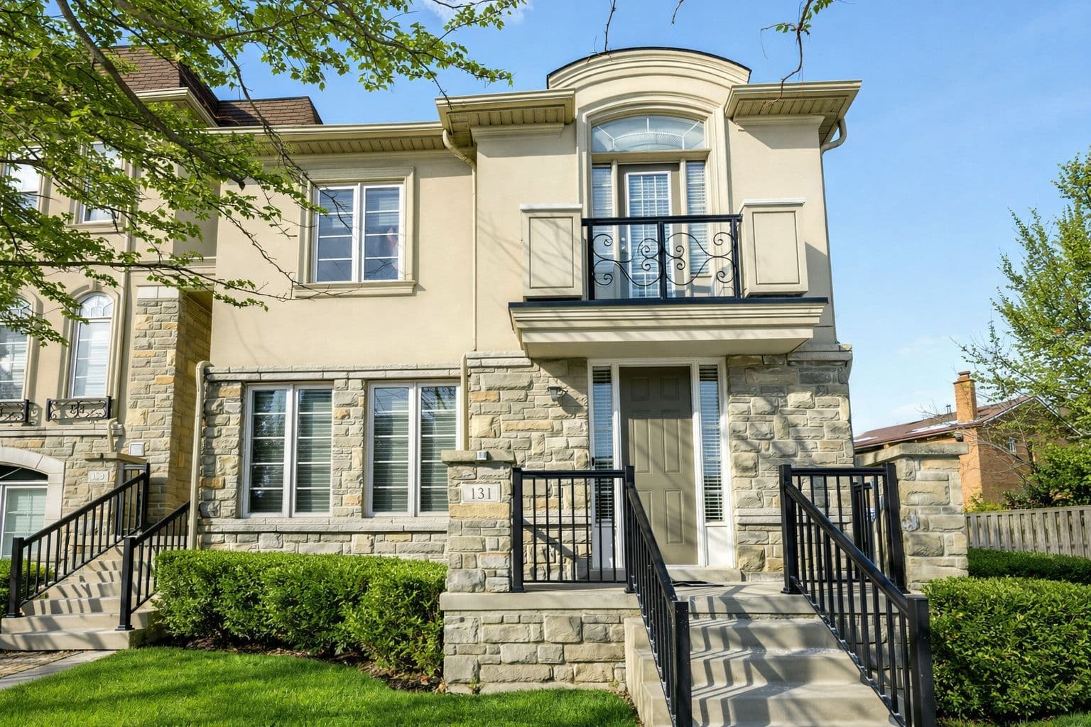 131 Robert Speck Parkway, Mississauga, ON L4Z 0A6