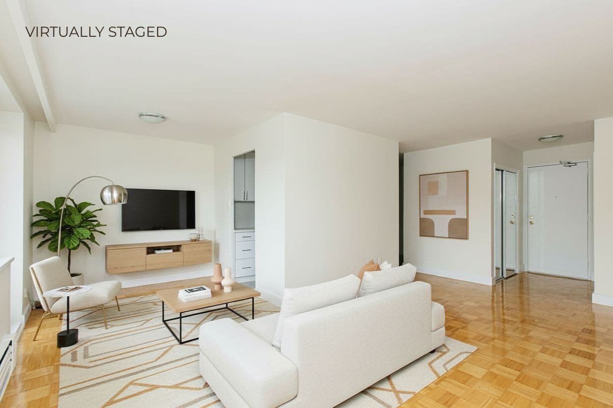 2 Grandstand Place 210, Toronto C11, ON M4H 1E2