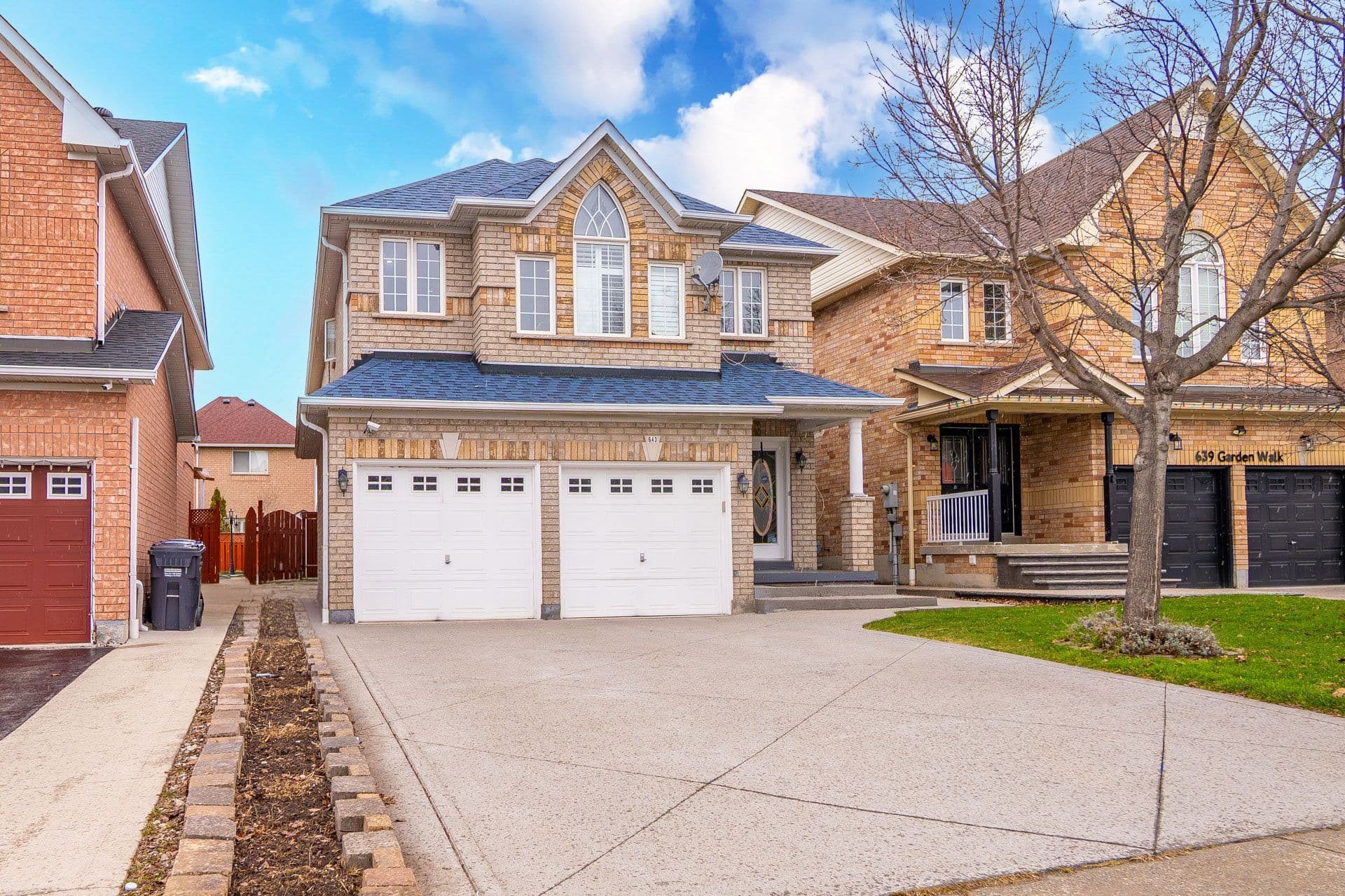 643 Garden Walk, Mississauga, ON L5W 1V9