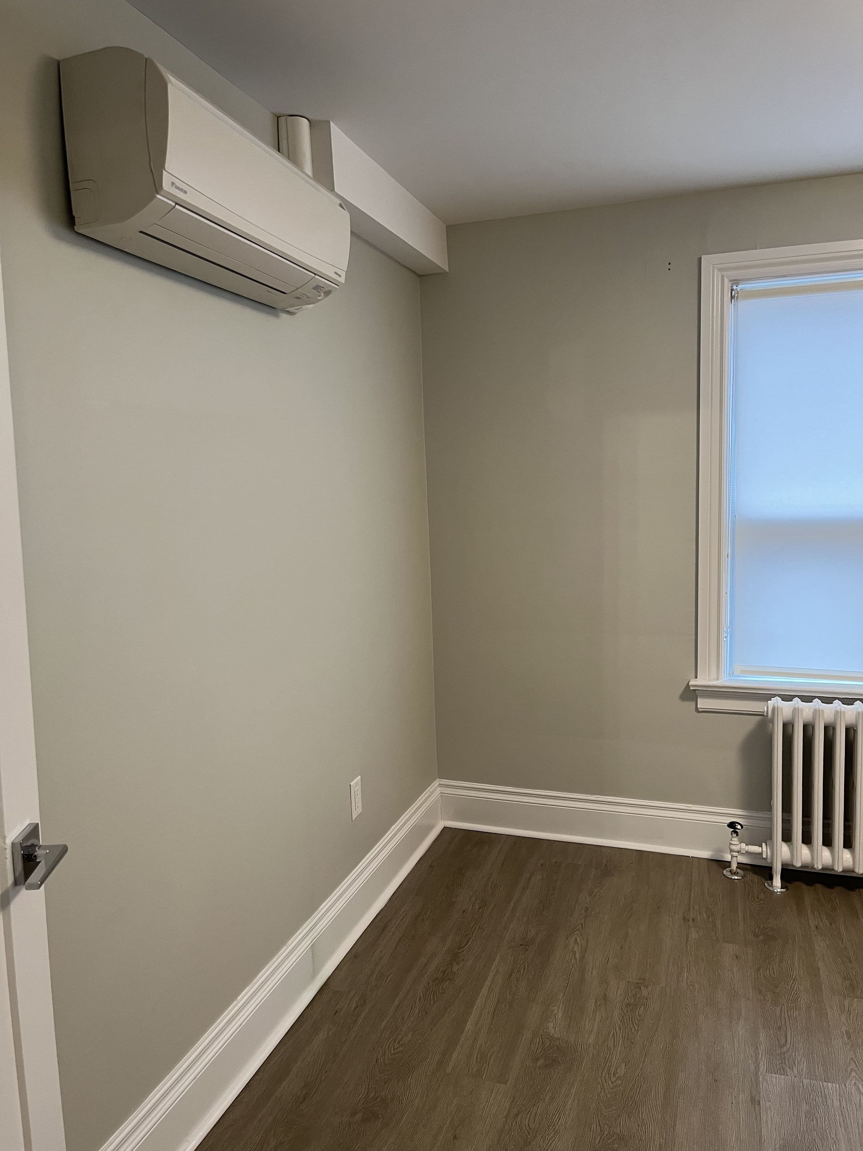 3 Kingswood Road upper, Toronto E02, ON M4E 3N4