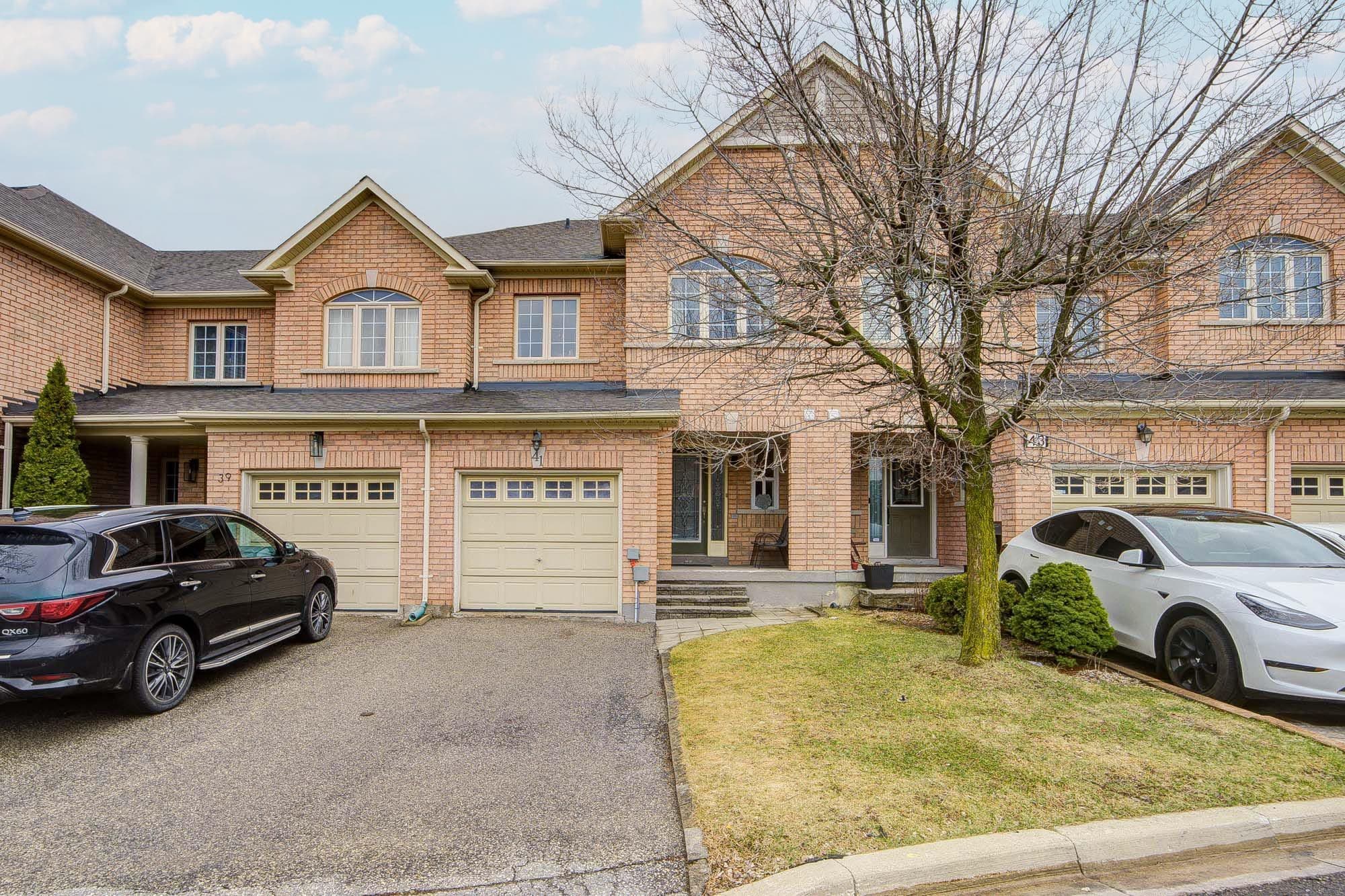 41 Lacebark Court, Brampton, ON L6R 3M7