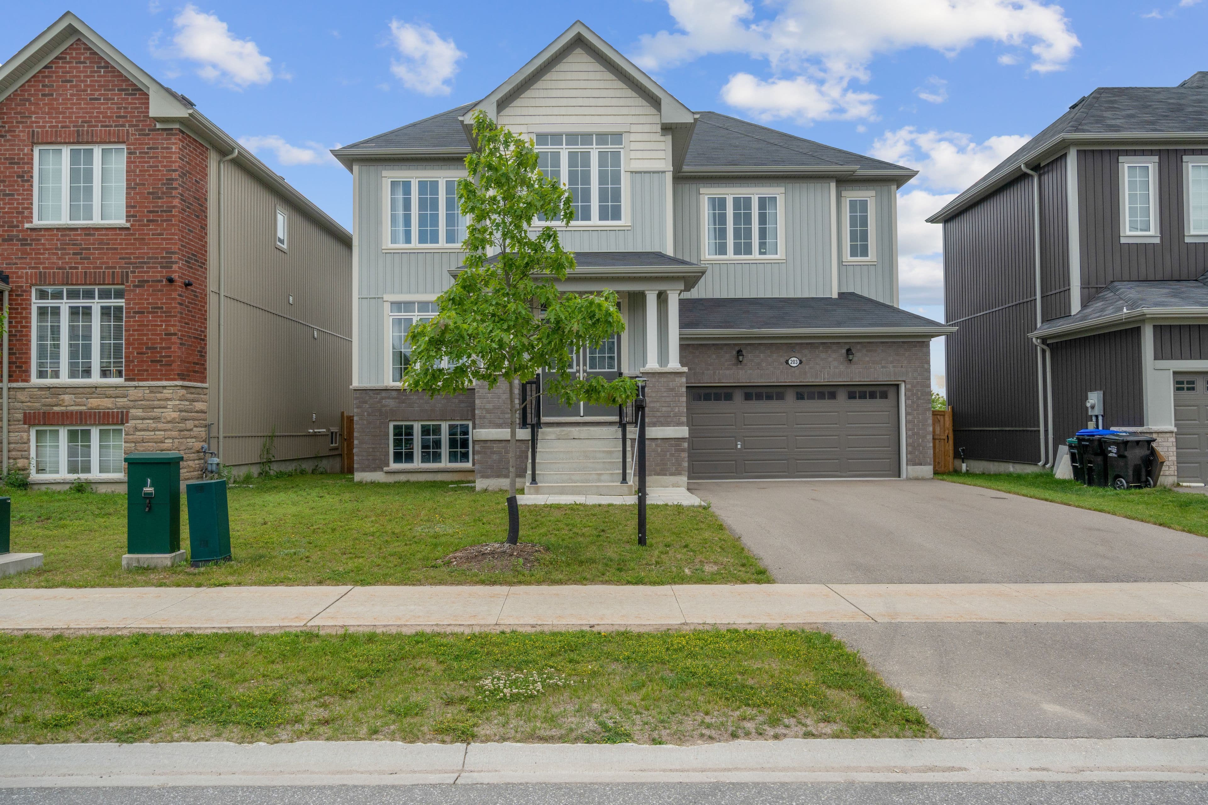 203 Roy Drive, Clearview, ON L0M 1S0