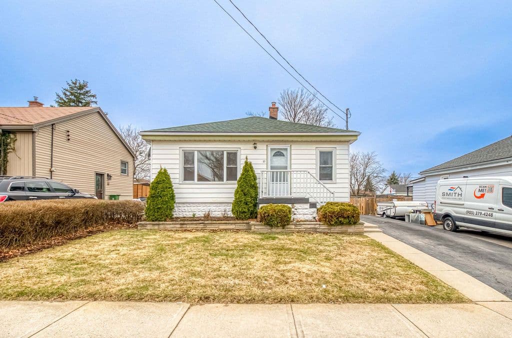 22 David Avenue, Hamilton, ON L9A 3V1