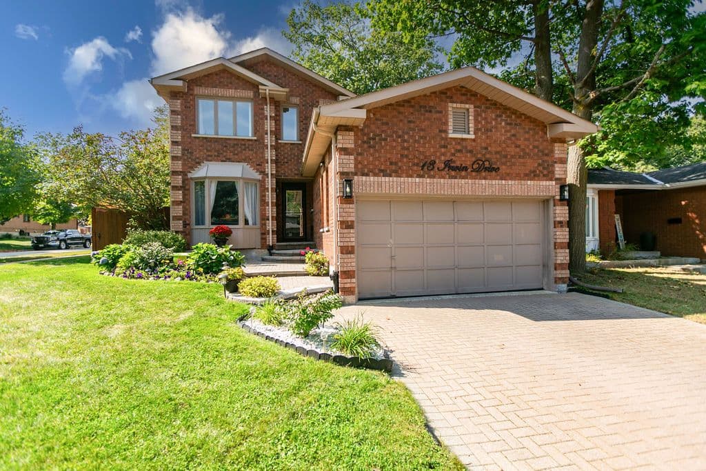13 Irwin Drive, Barrie, ON L4N 7A6