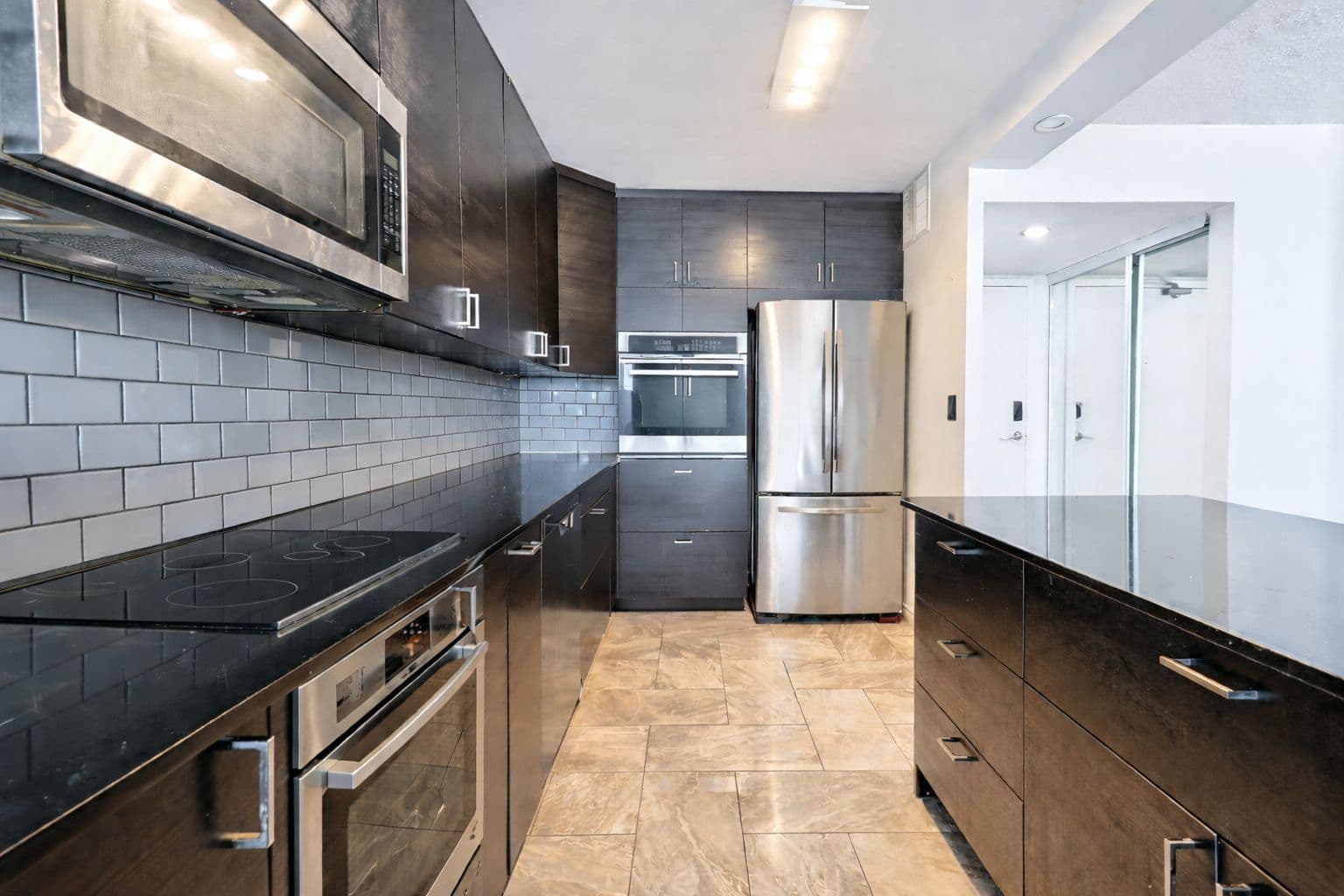 10 Martha Eaton Way 1811, Toronto W04, ON M6M 5B3