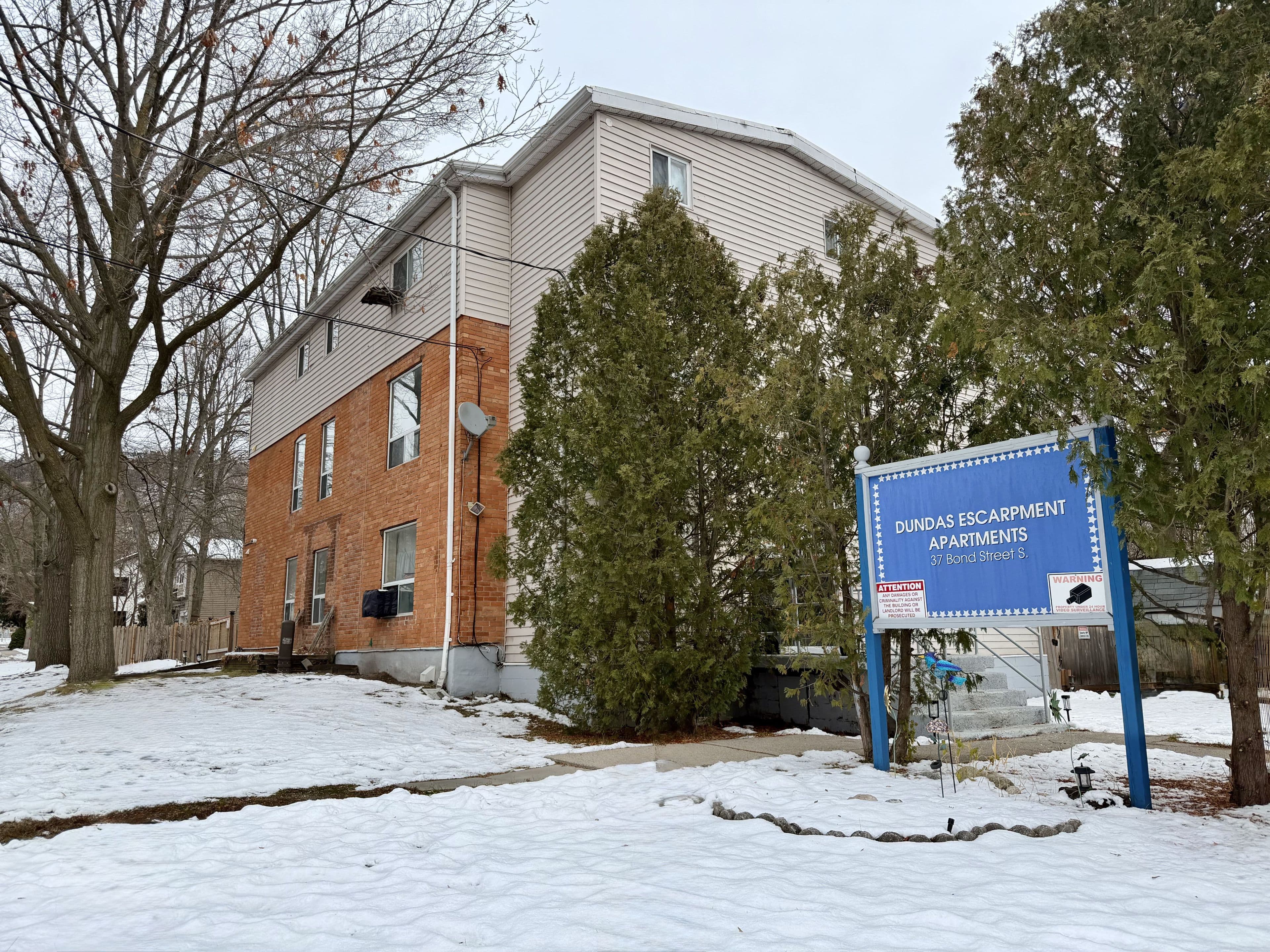 37 Bond Street S, Hamilton, ON L9H 3H2