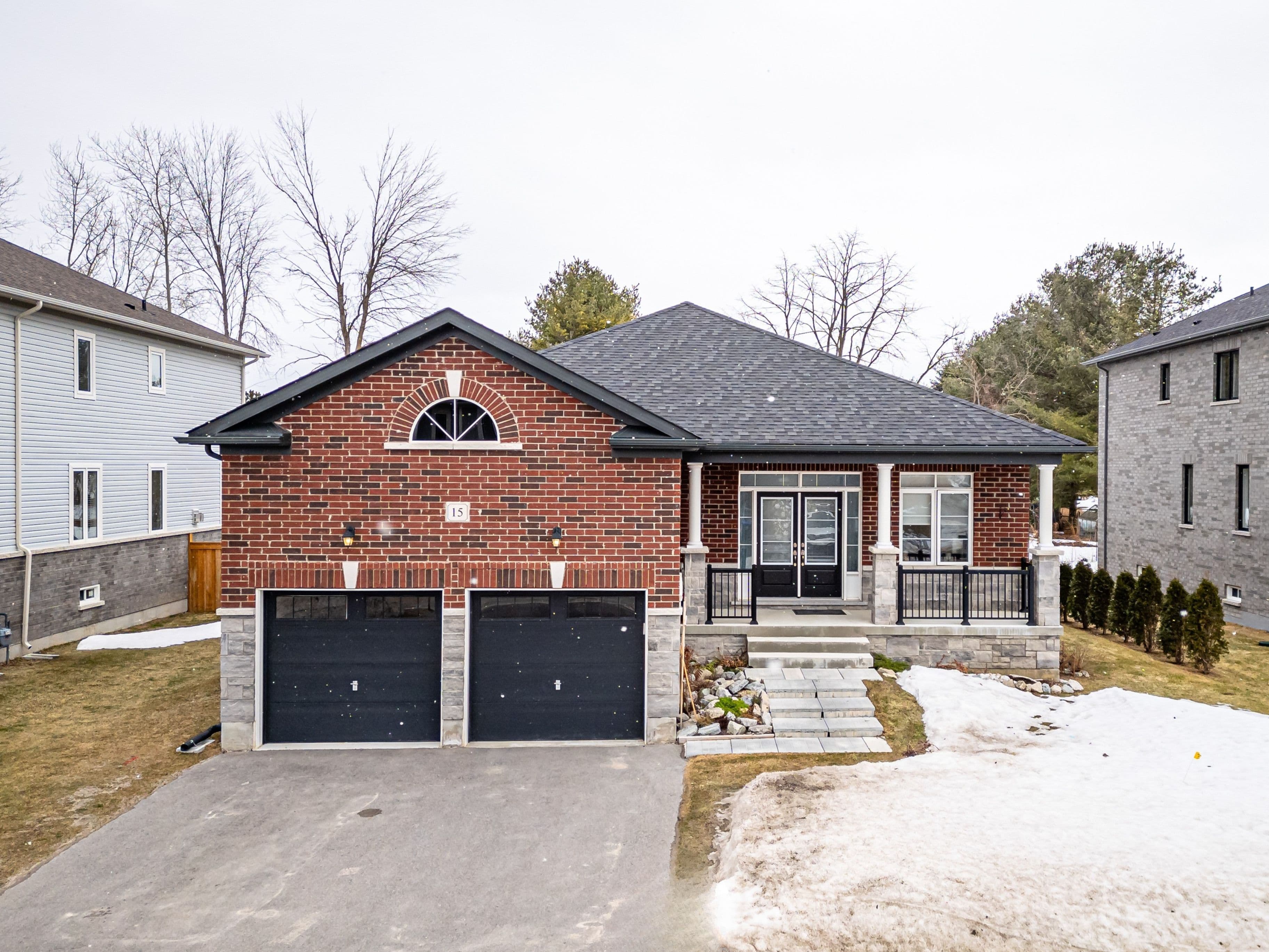 15 Emerald Street, Wasaga Beach, ON L9Z 0K8