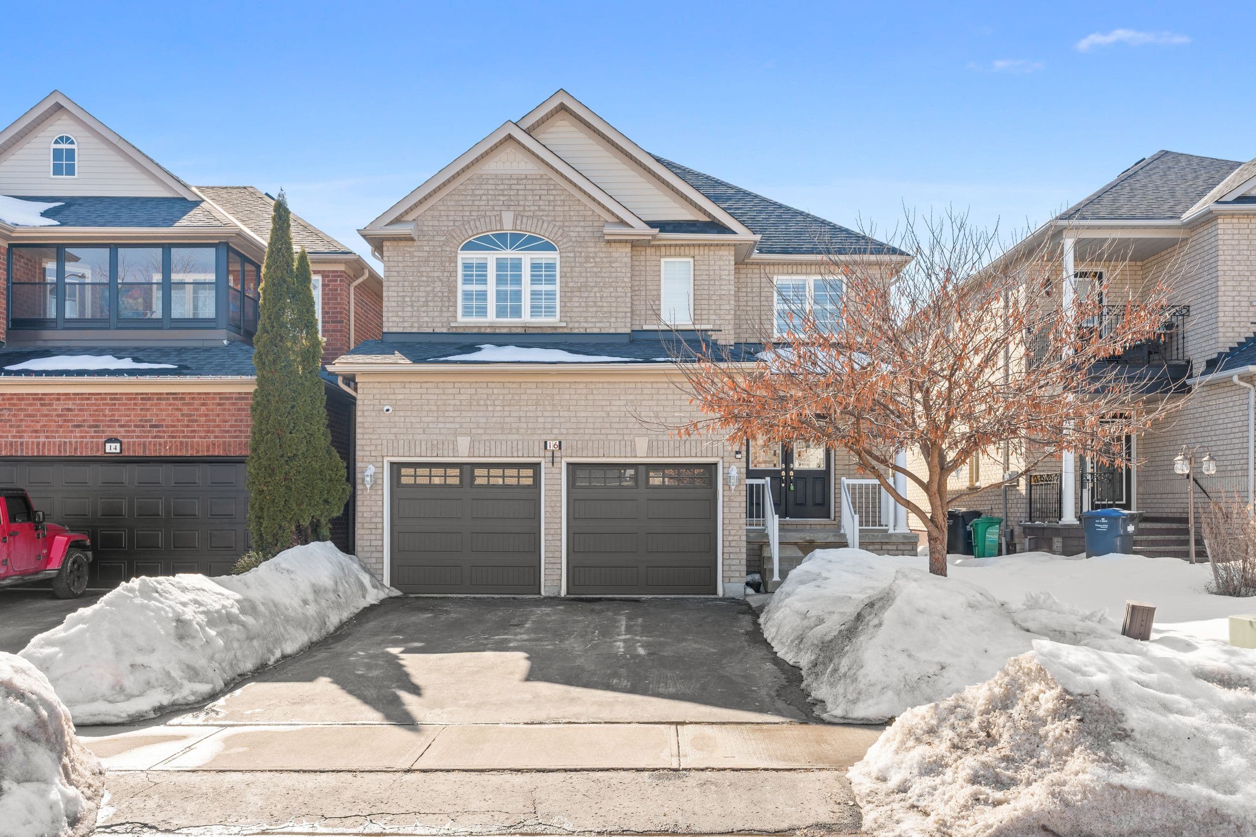 16 Newark Way, Brampton, ON L7A 2V1