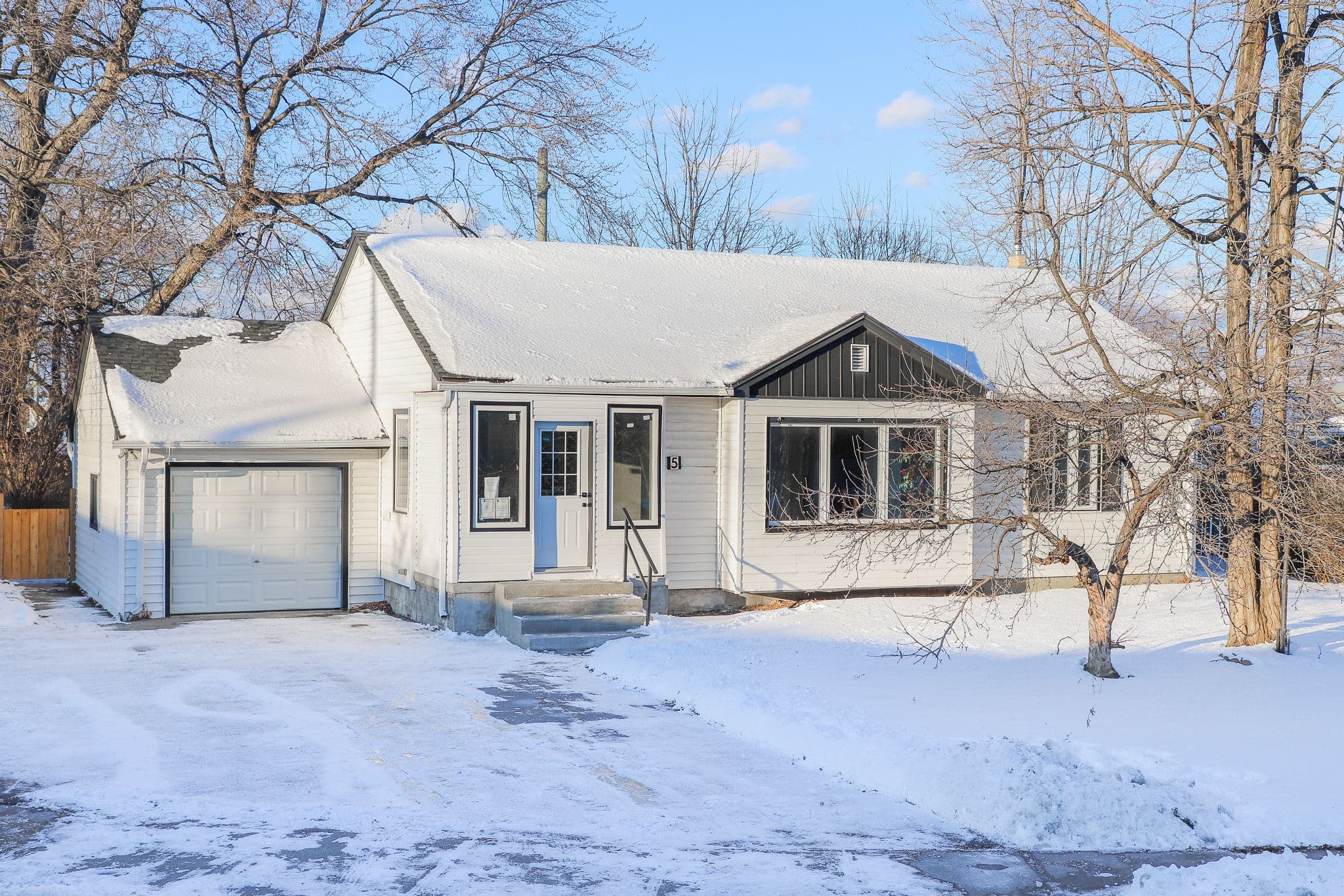 5 Meadowvale Drive, St. Catharines, ON L2N 3Z6