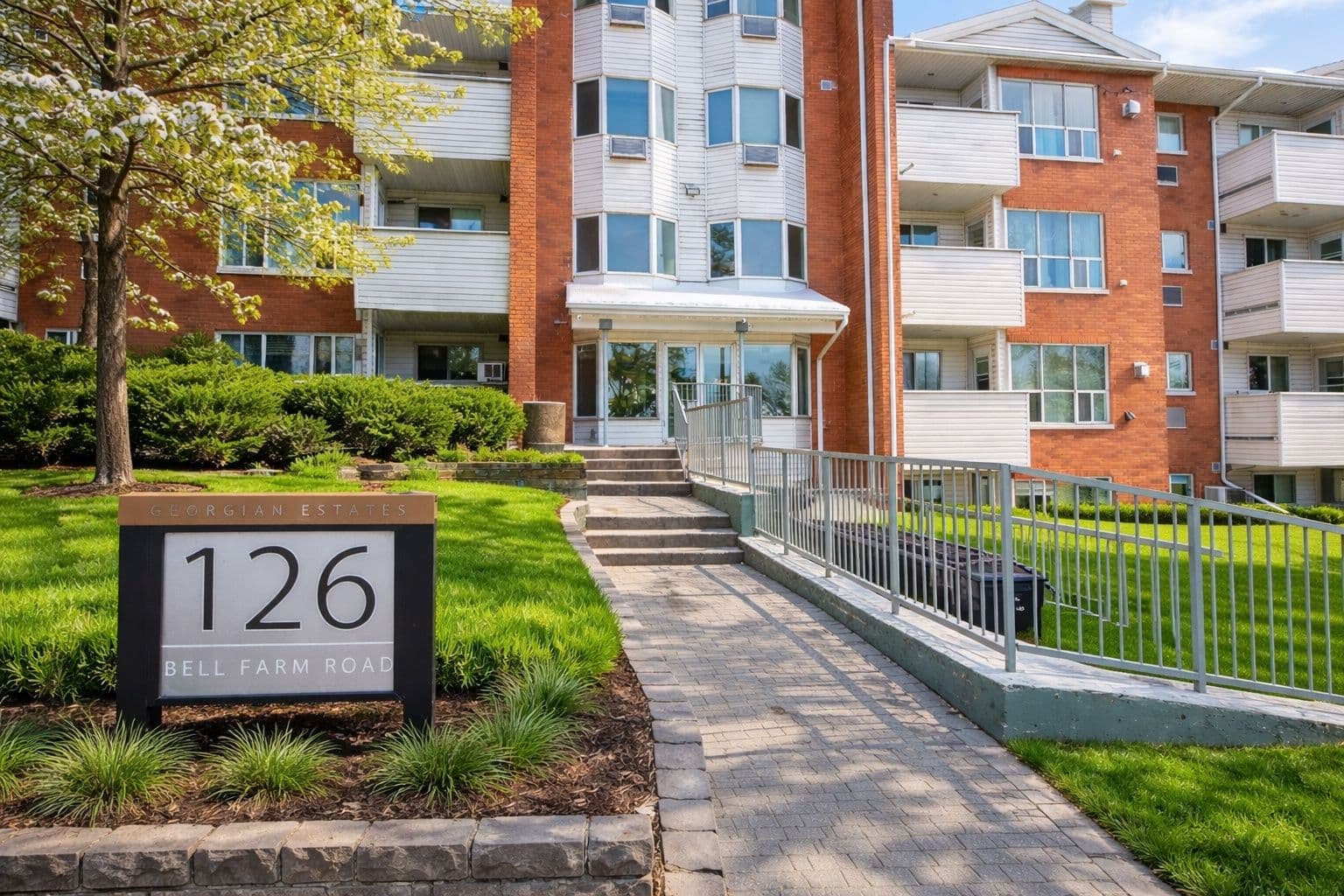 126 Bell Farm Road 113, Barrie, ON L4M 6J3