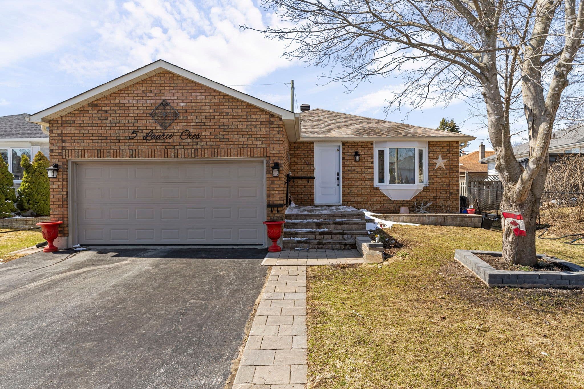 5 Laurie Crescent, Barrie, ON L4M 6C7