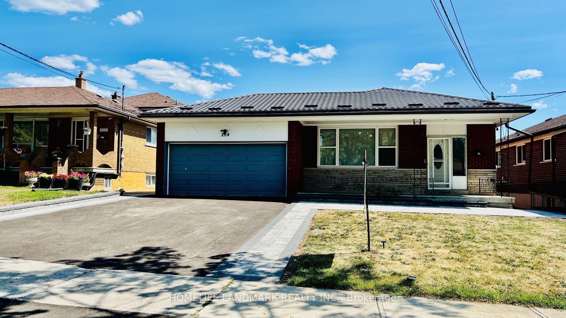 204 Derrydown Road, Toronto W05, ON M3J 1S1