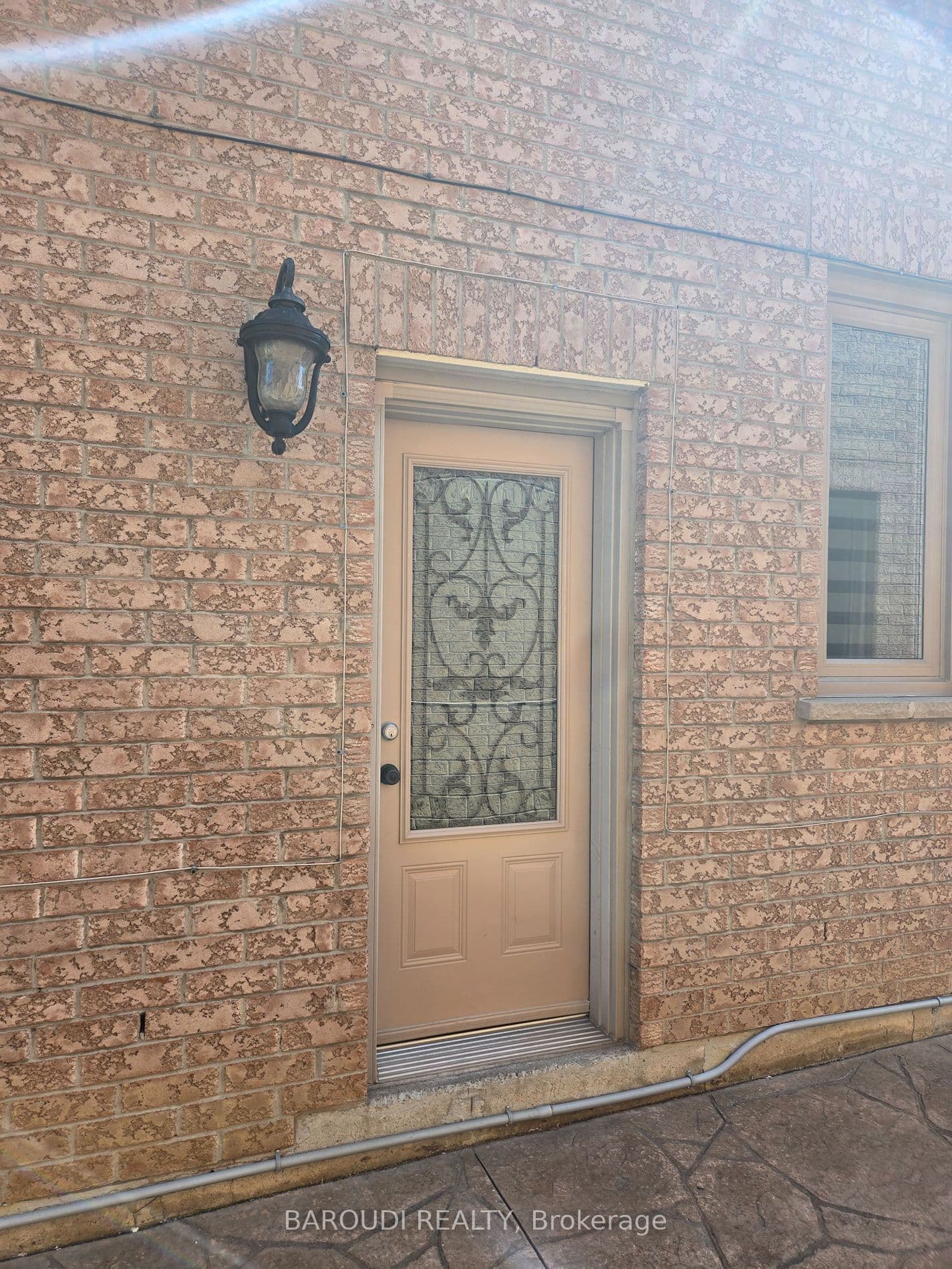 19 RORY Road LOWER, Toronto W04, ON M6L 3E9