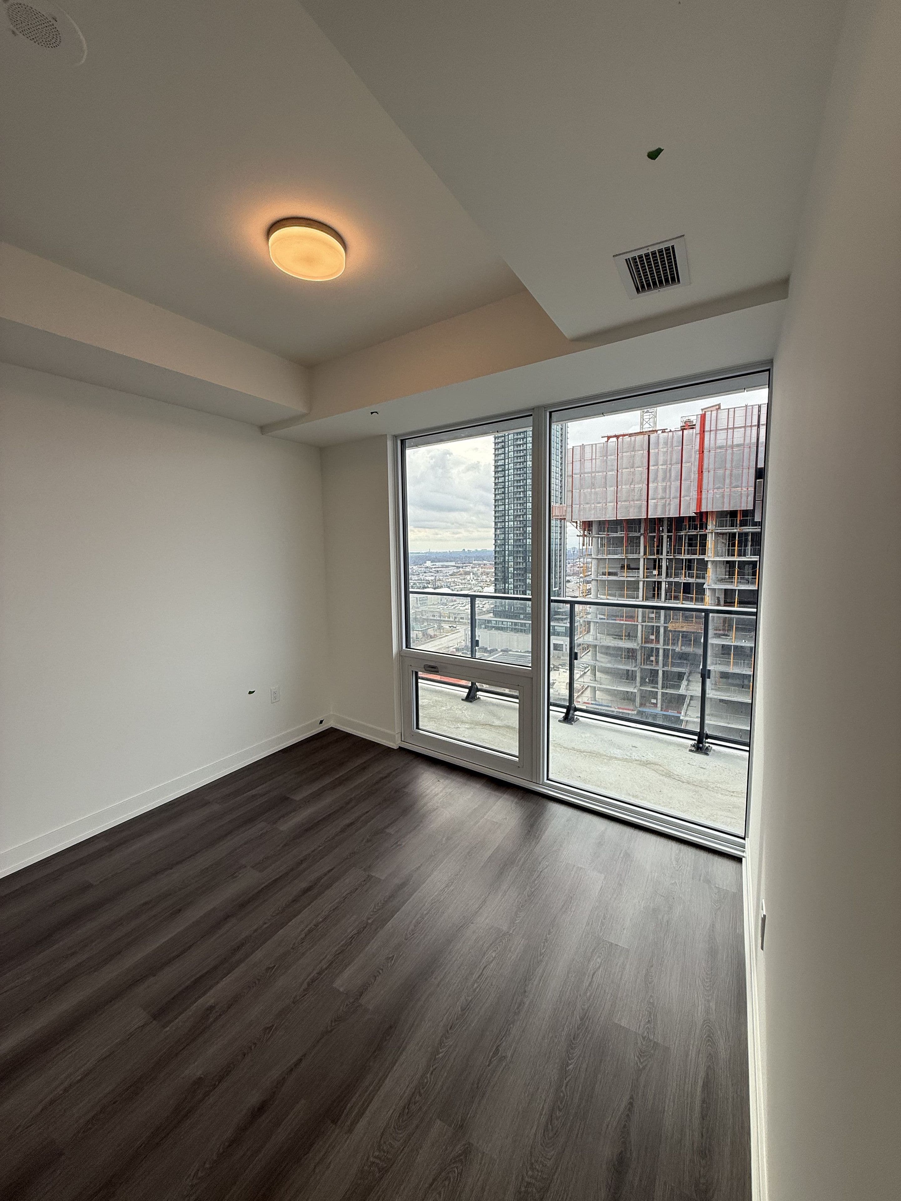 448 BURNHAMTHORPE Road 1612, Mississauga, ON L5B 0R4