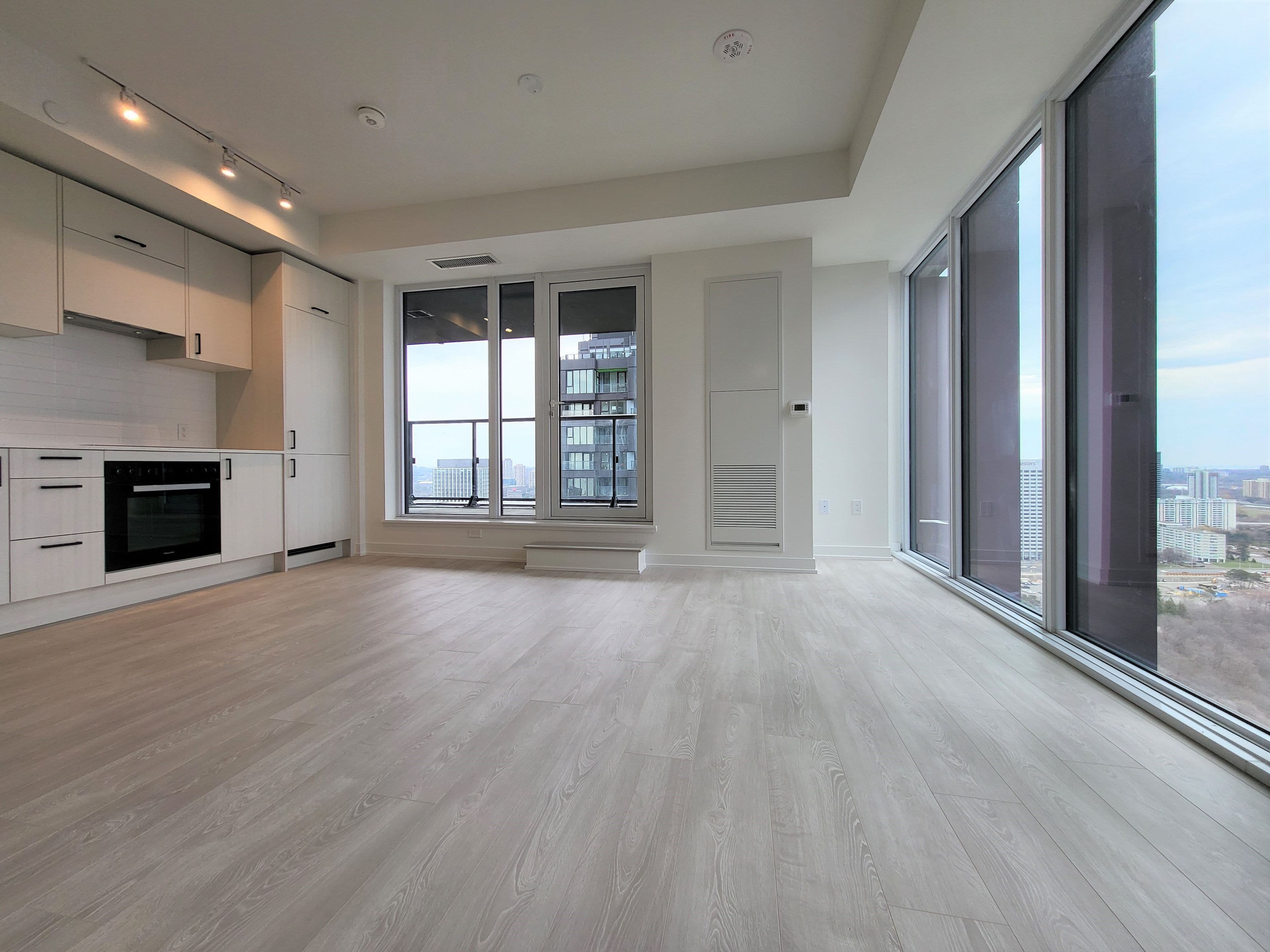 1 Quarrington Lane 3102, Toronto C13, ON M3C 0S4