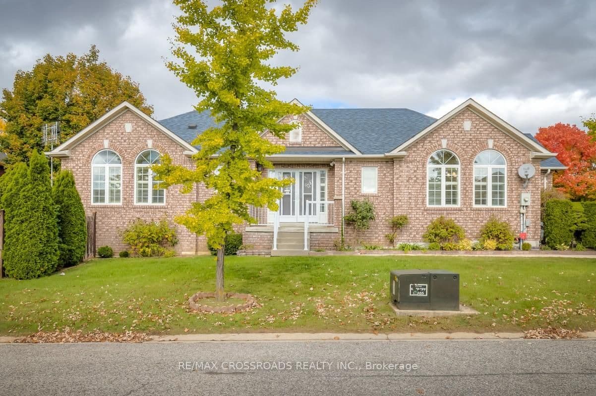 26 Lurosa Crescent, Whitby, ON L1R 3A9
