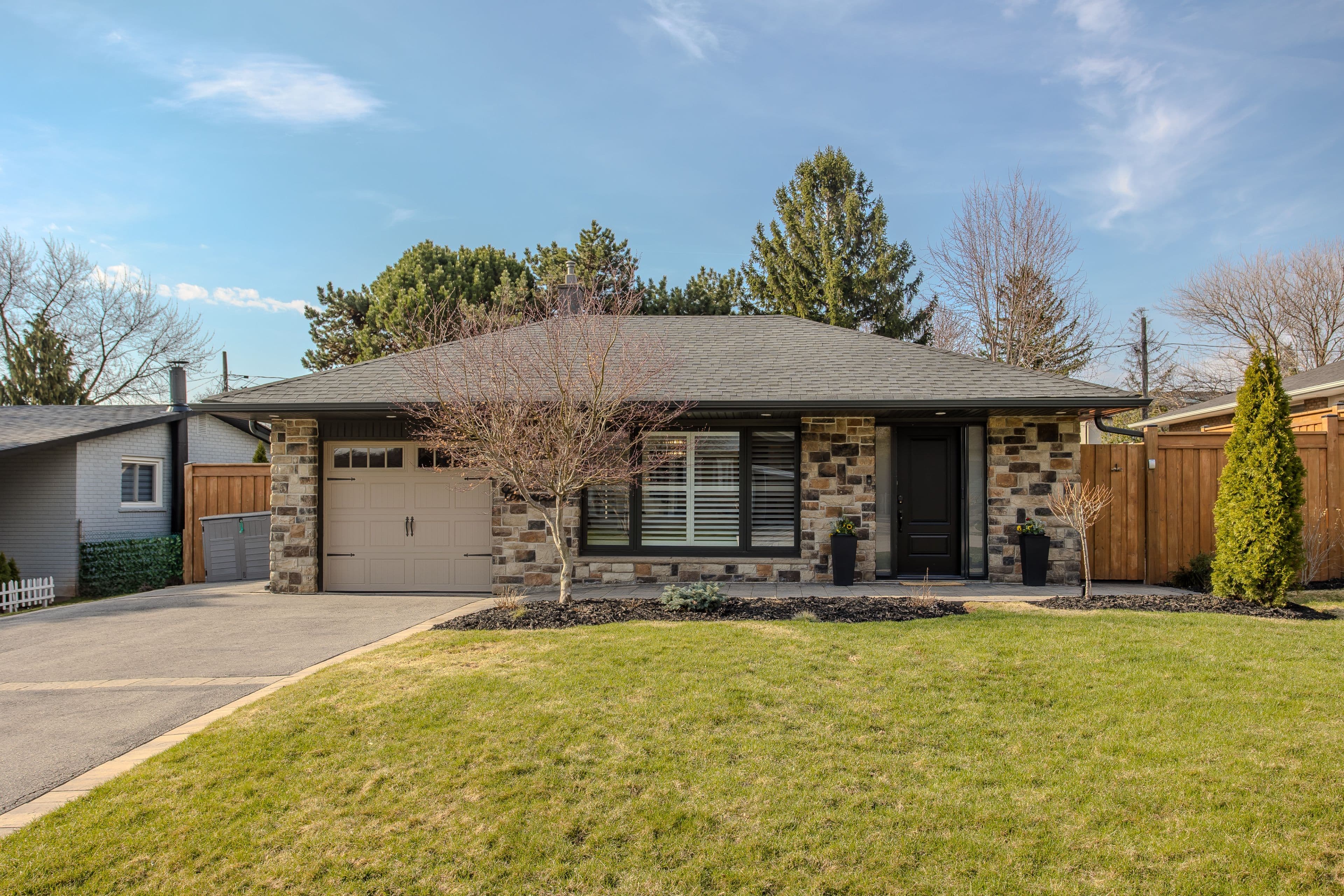 1375 Langdale Crescent, Oakville, ON L6H 2K7