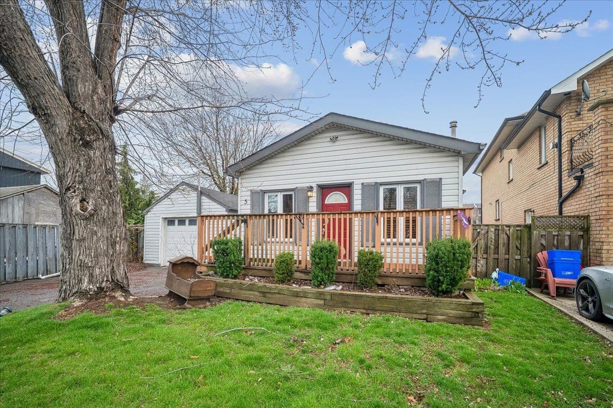 5 Herbert Court, Hamilton, ON L8E 5A7