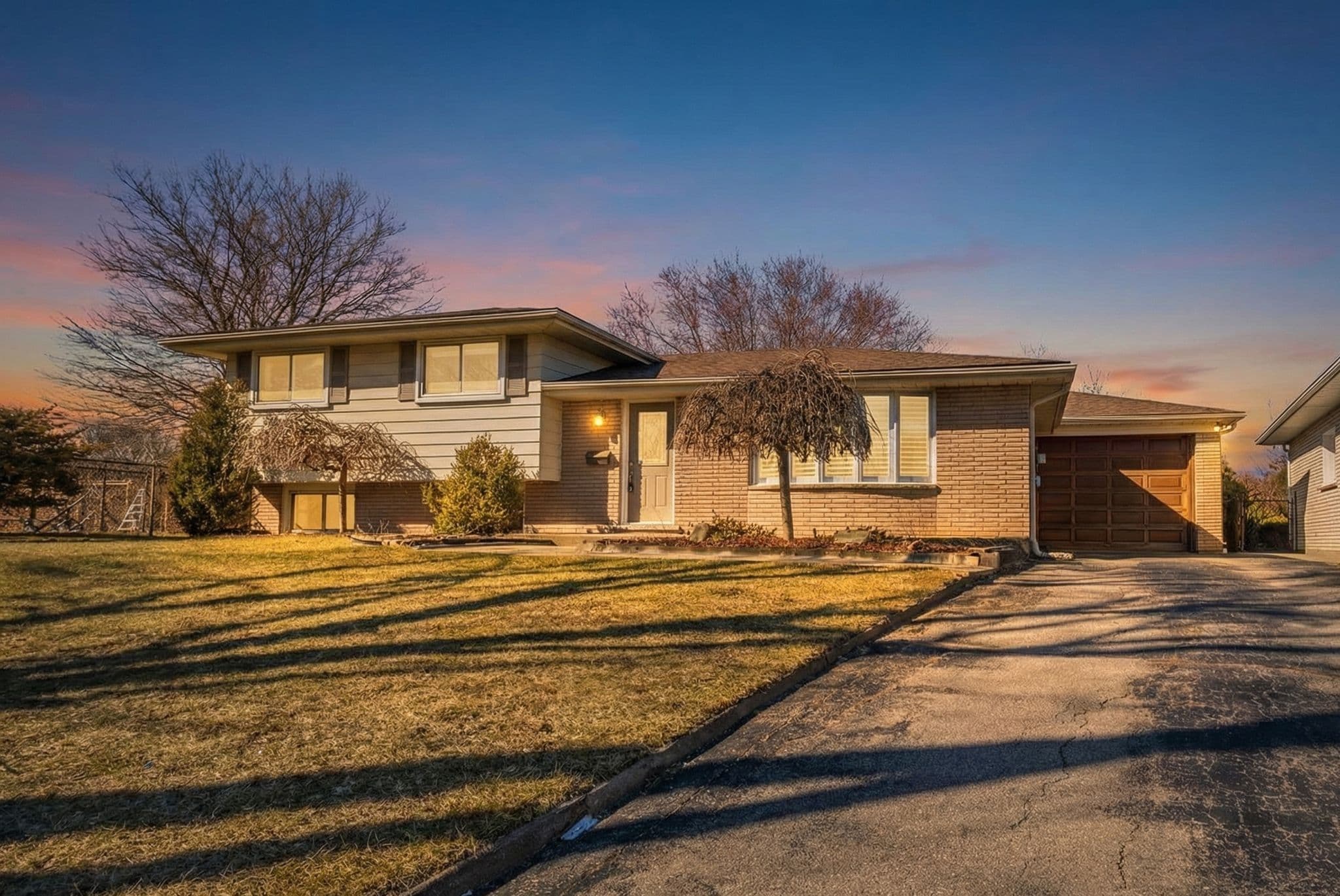 7 Tuscarora Court, Brantford, ON N3R 5Y6