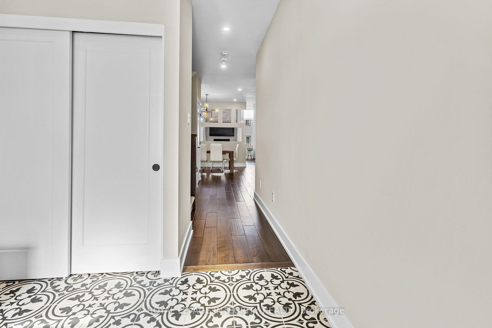 332 Haliburton Heights S, Kanata, ON K2V 0G1