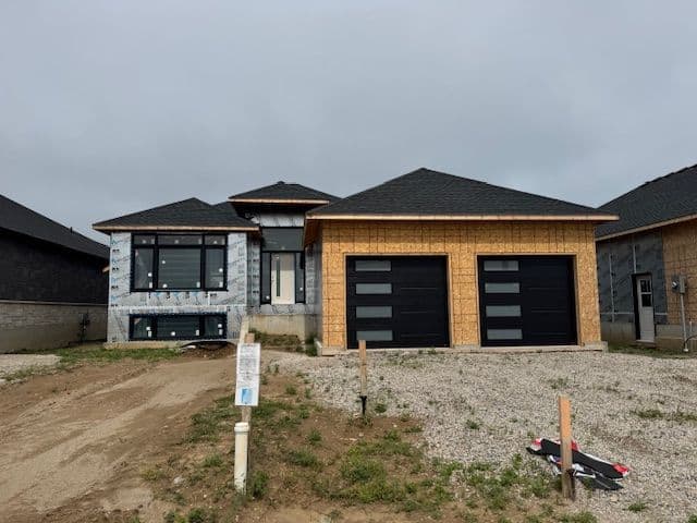 296 Ridge Street, Saugeen Shores, ON N0H 2C3