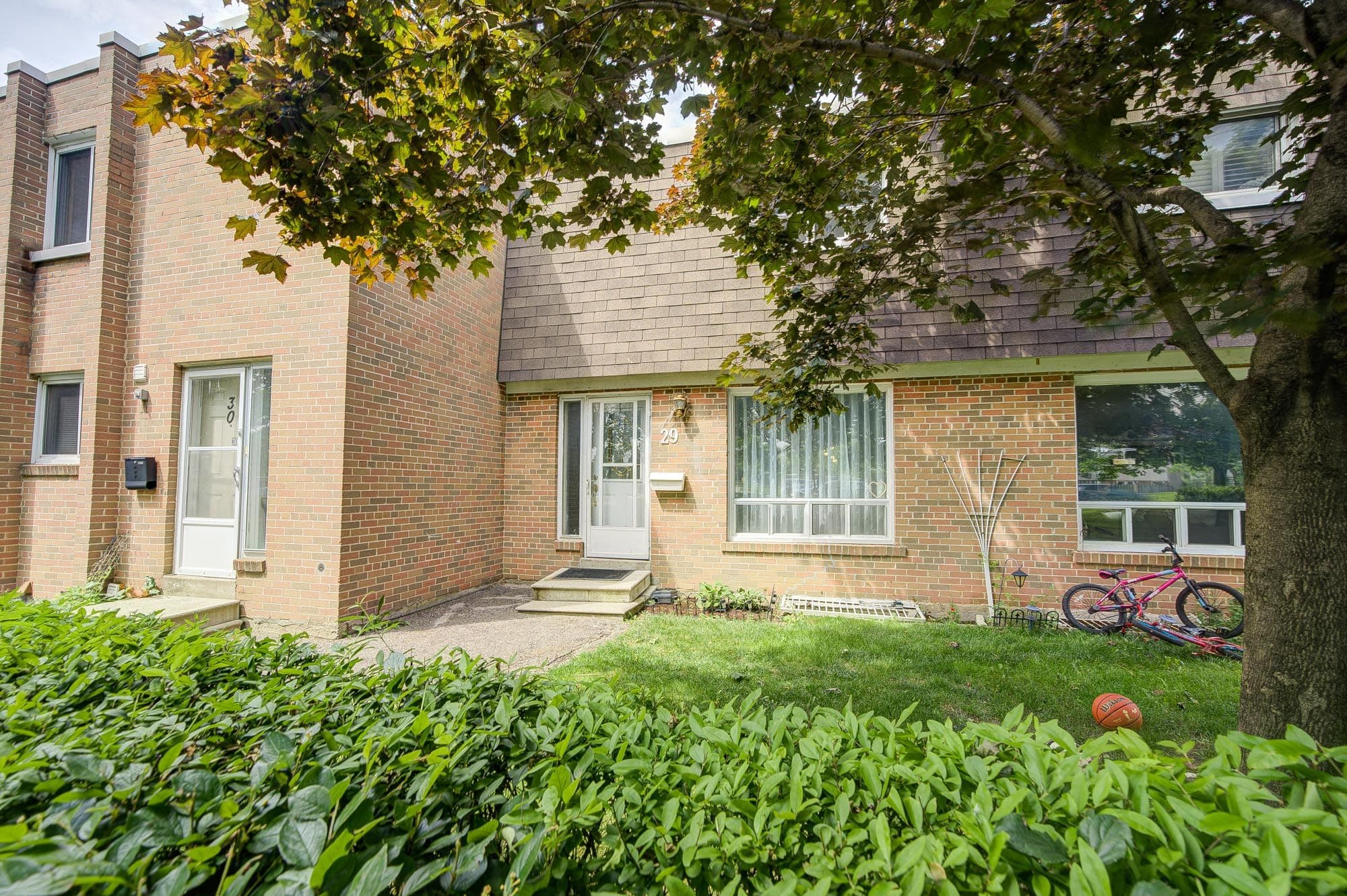 1730 Albion Road 29, Toronto W10, ON M9V 1C1