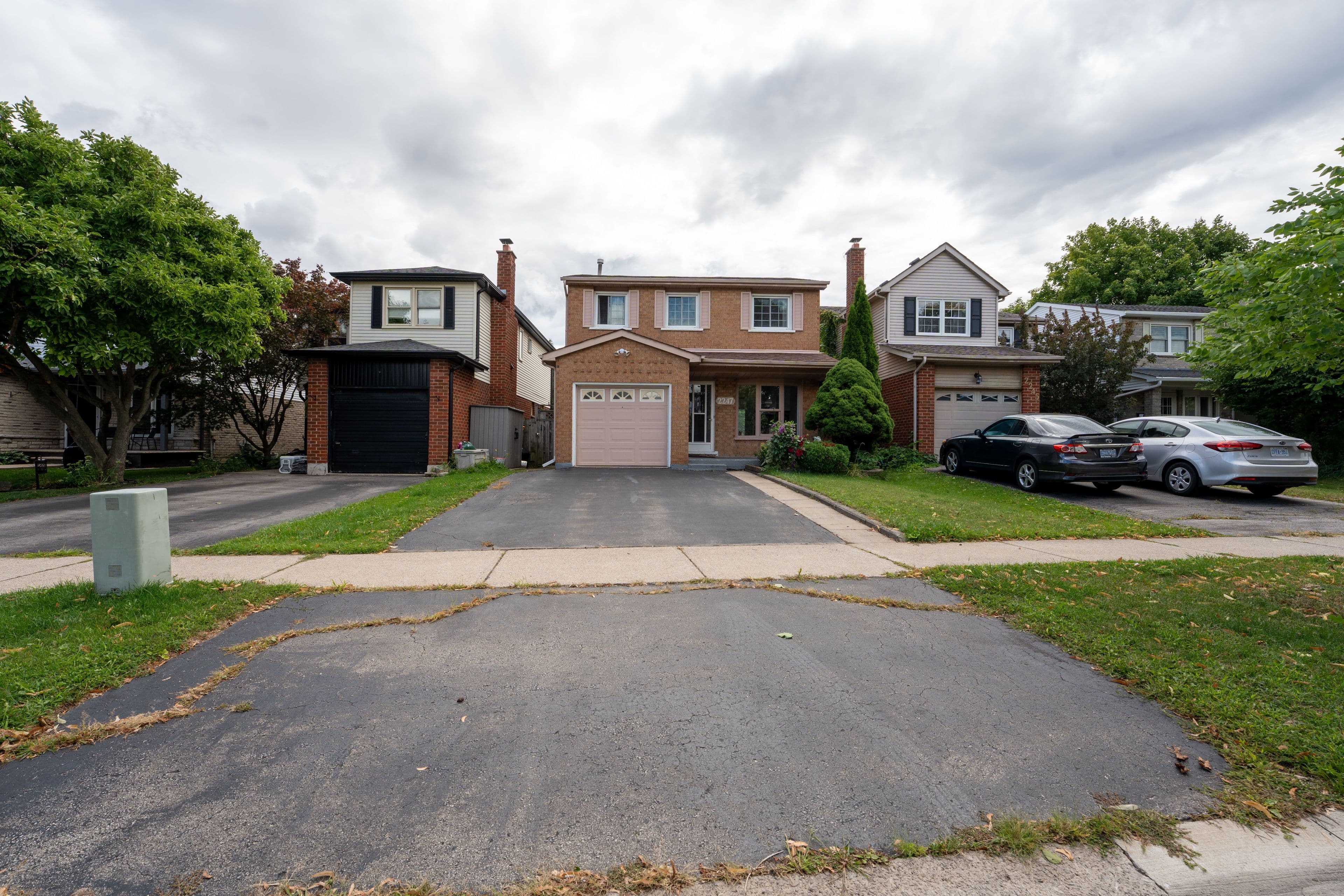 2247 Silverbirch Court, Burlington, ON L7M 3H4