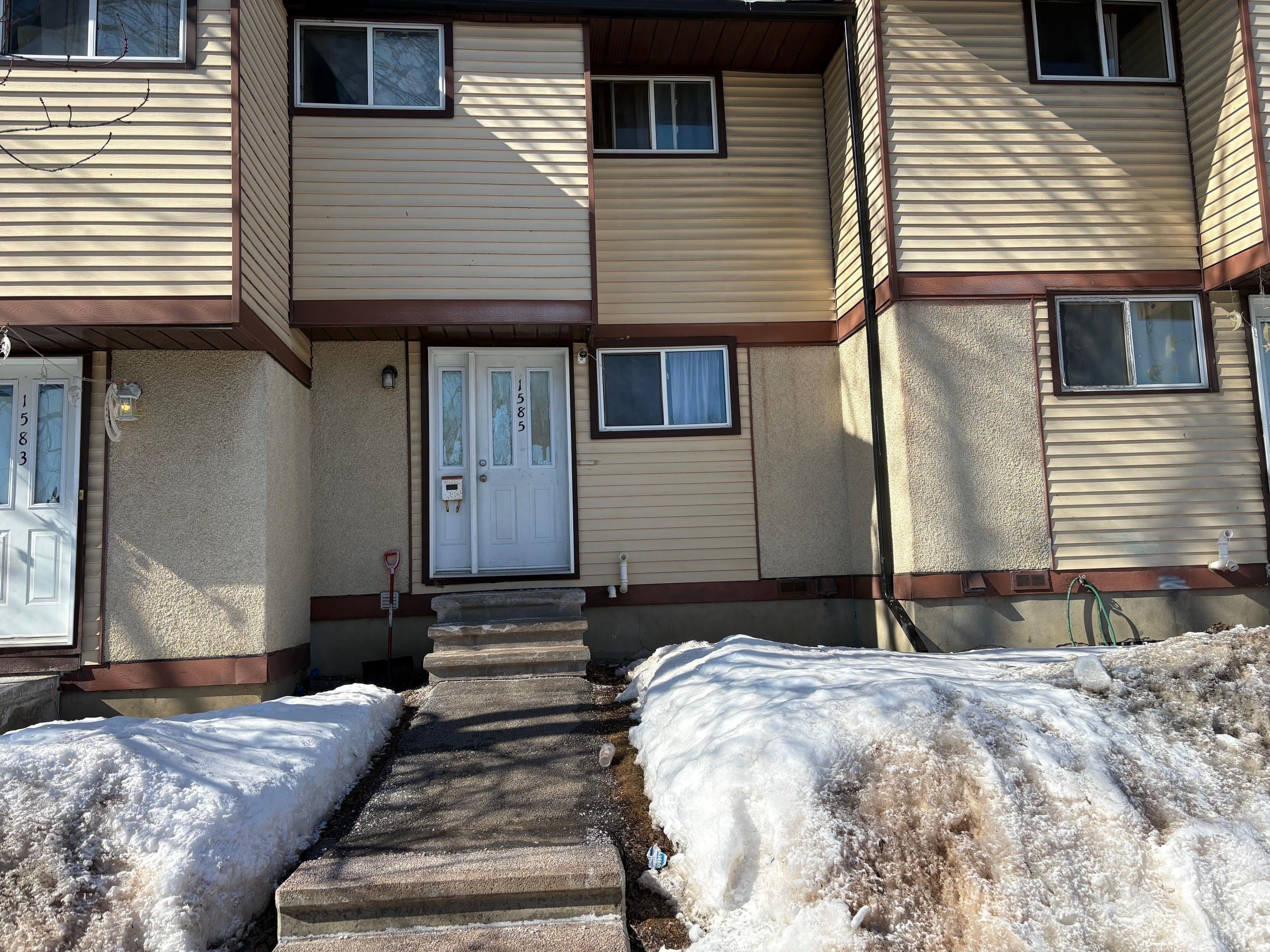 1585 FEATHER Lane, Blossom Park - Airport and Area, ON K1T 1V3